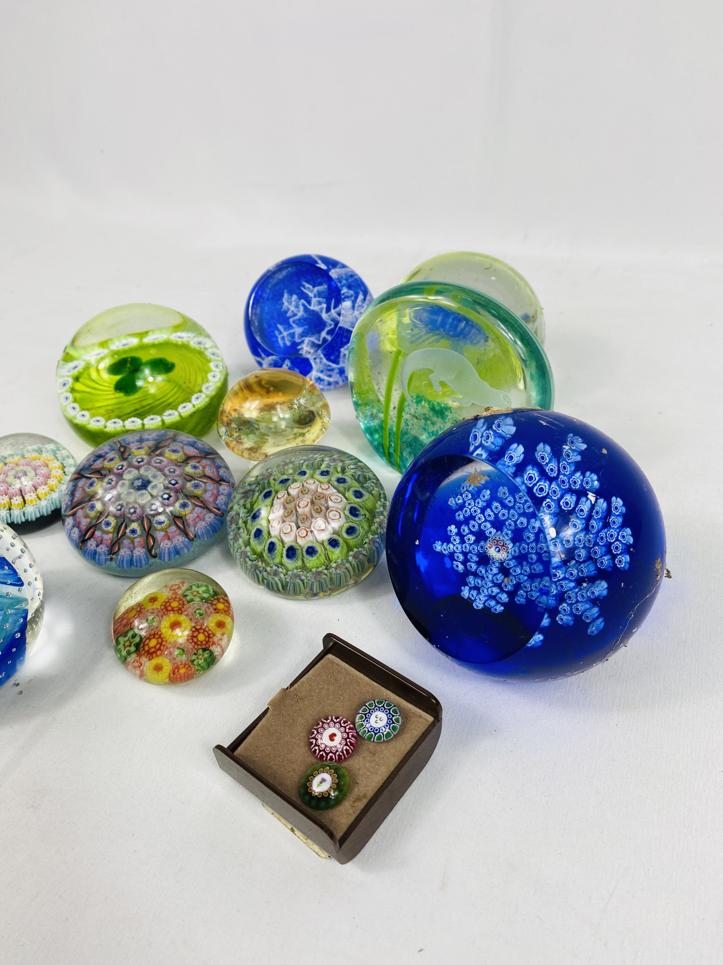 Collection of ten glass paperweights - Image 5 of 5