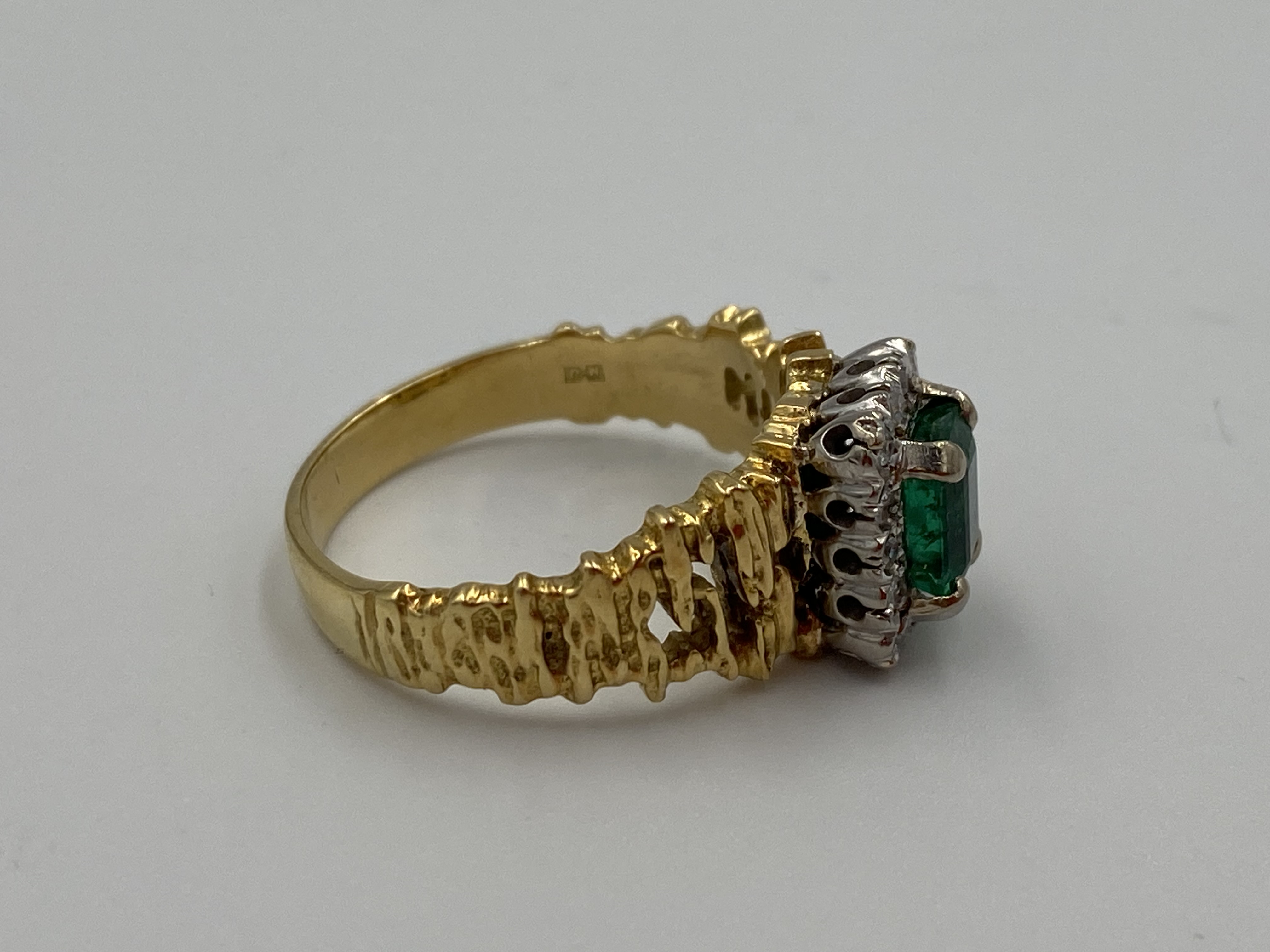 18ct gold, diamond and emerald ring - Image 5 of 6