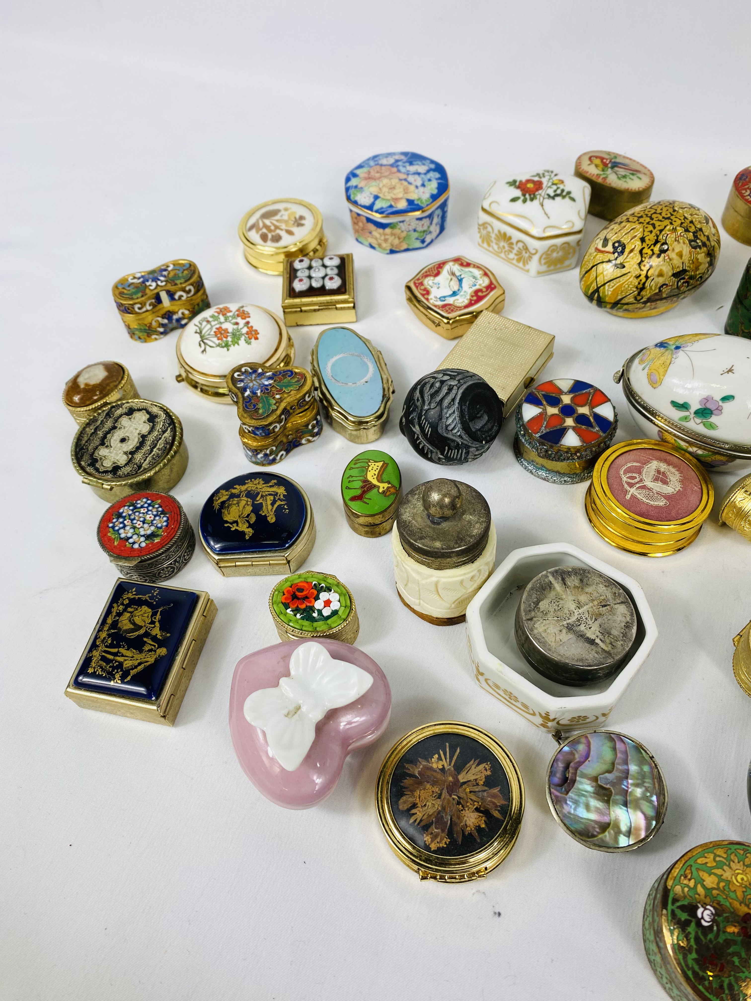 Collection of pill boxes - Image 2 of 3