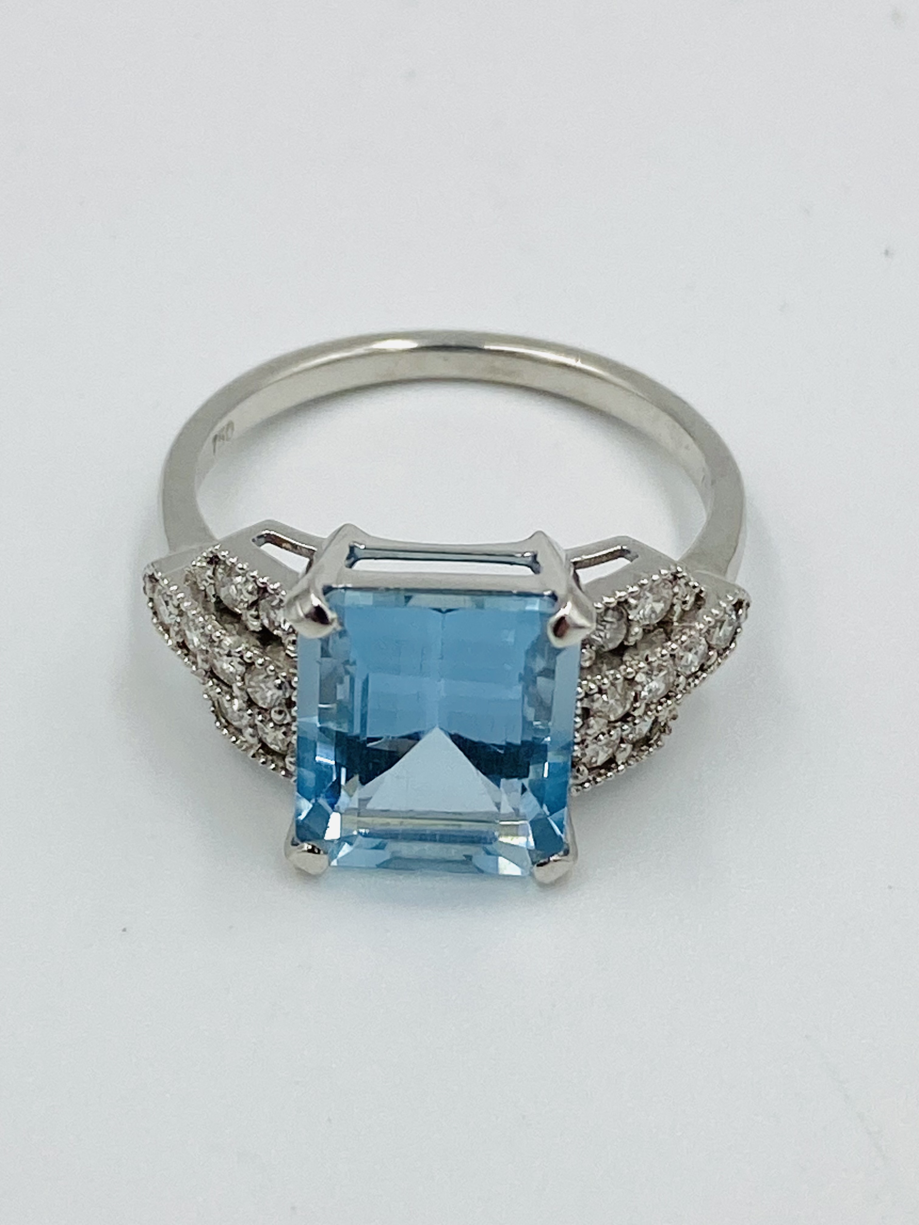 18ct white gold, aquamarine and diamond ring - Image 5 of 5