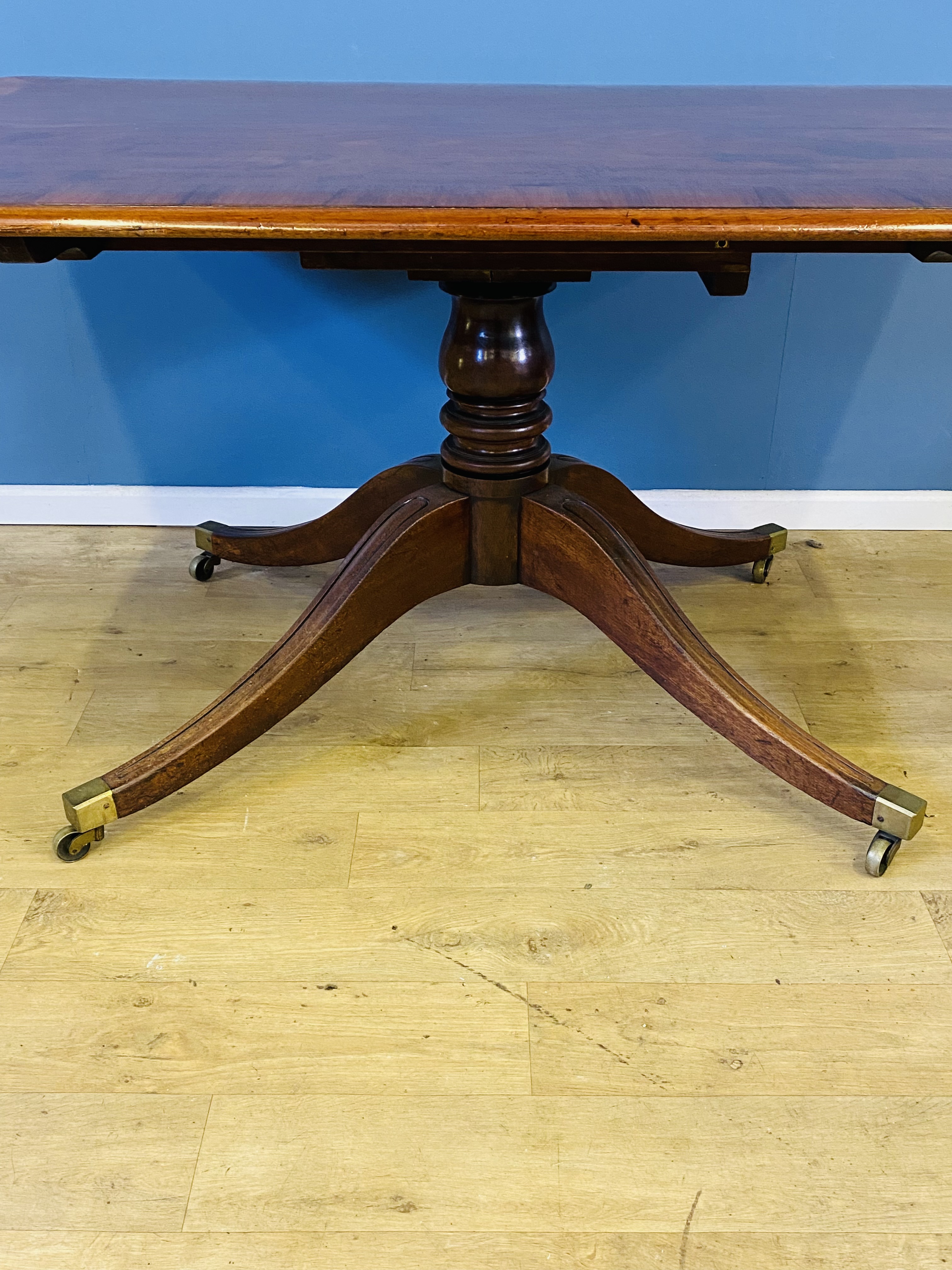 Victorian mahogany tilt top breakfast table - Image 4 of 5