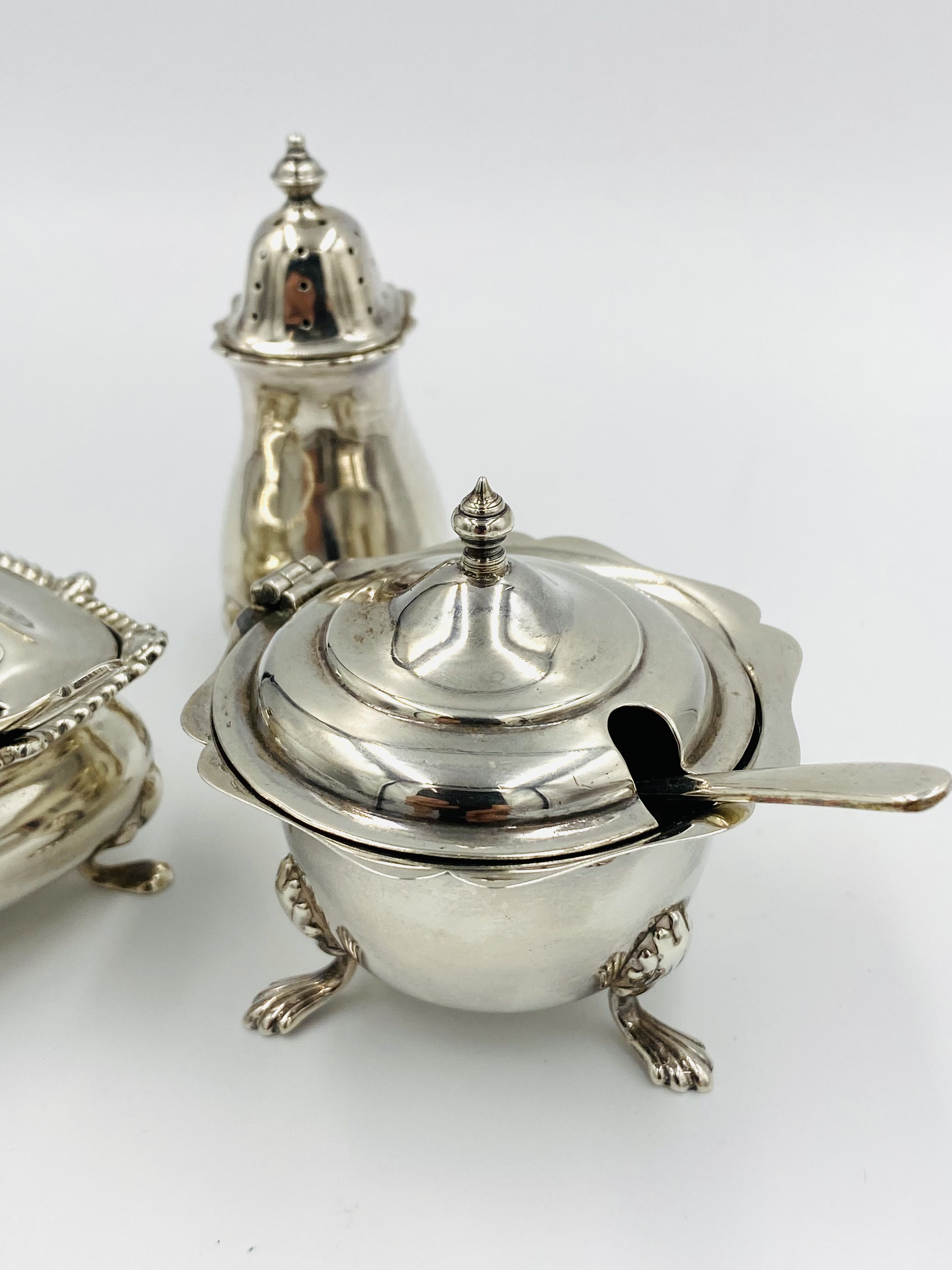 Silver 'harlequin' cruet set - Image 2 of 3