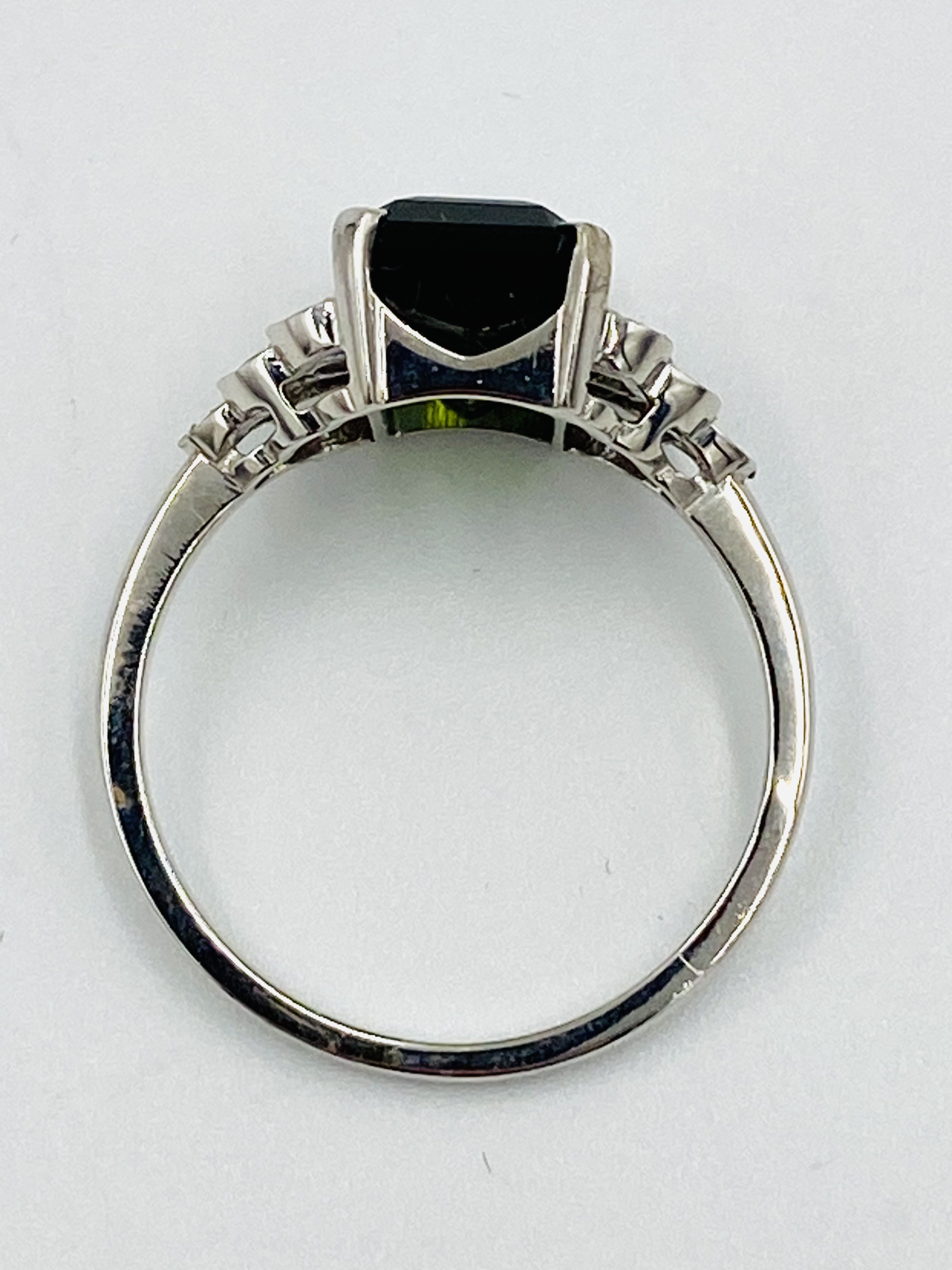 18ct white gold, tourmaline and diamond ring - Image 3 of 5