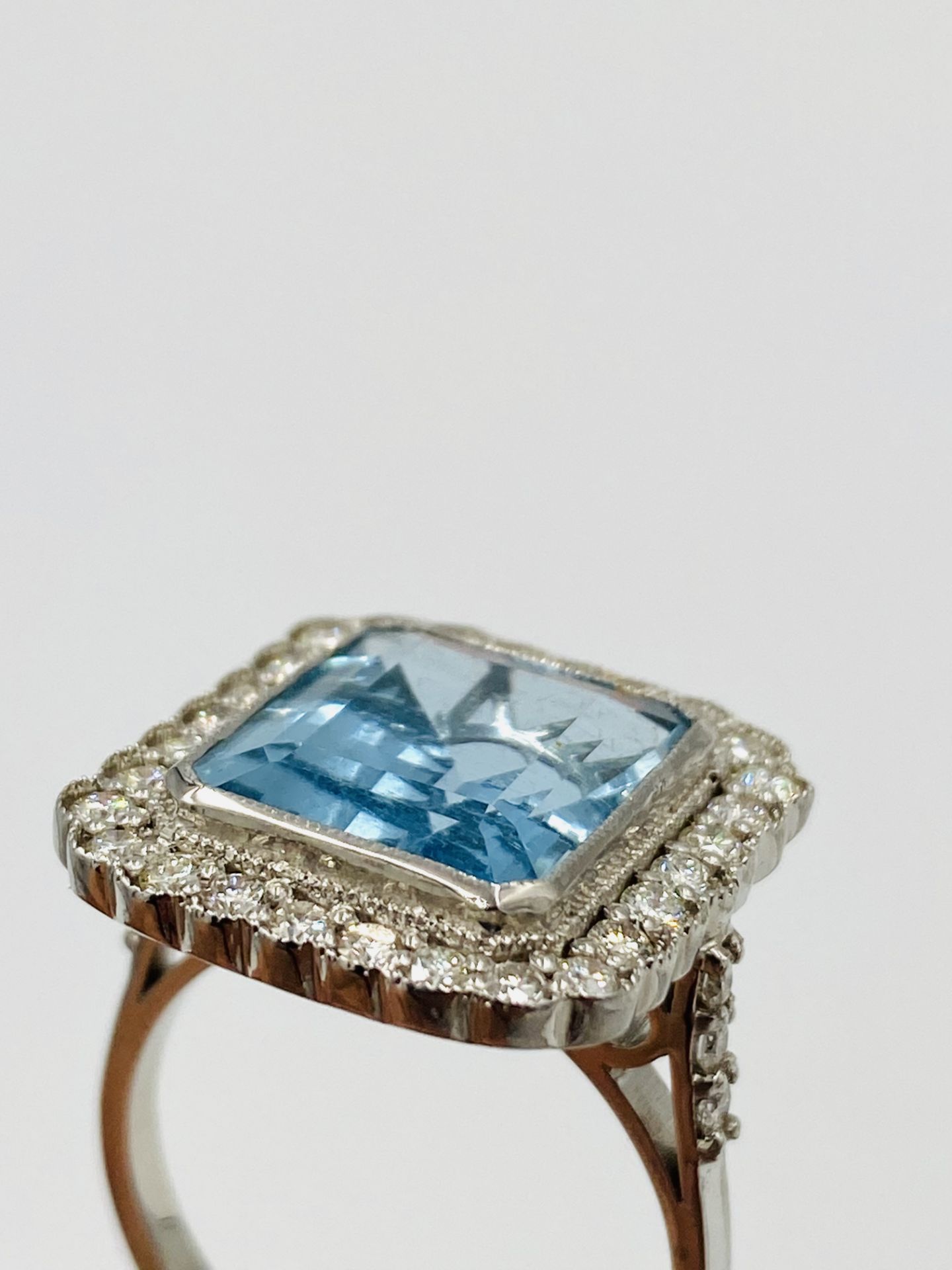 18ct white gold, aquamarine and diamond ring - Image 5 of 5