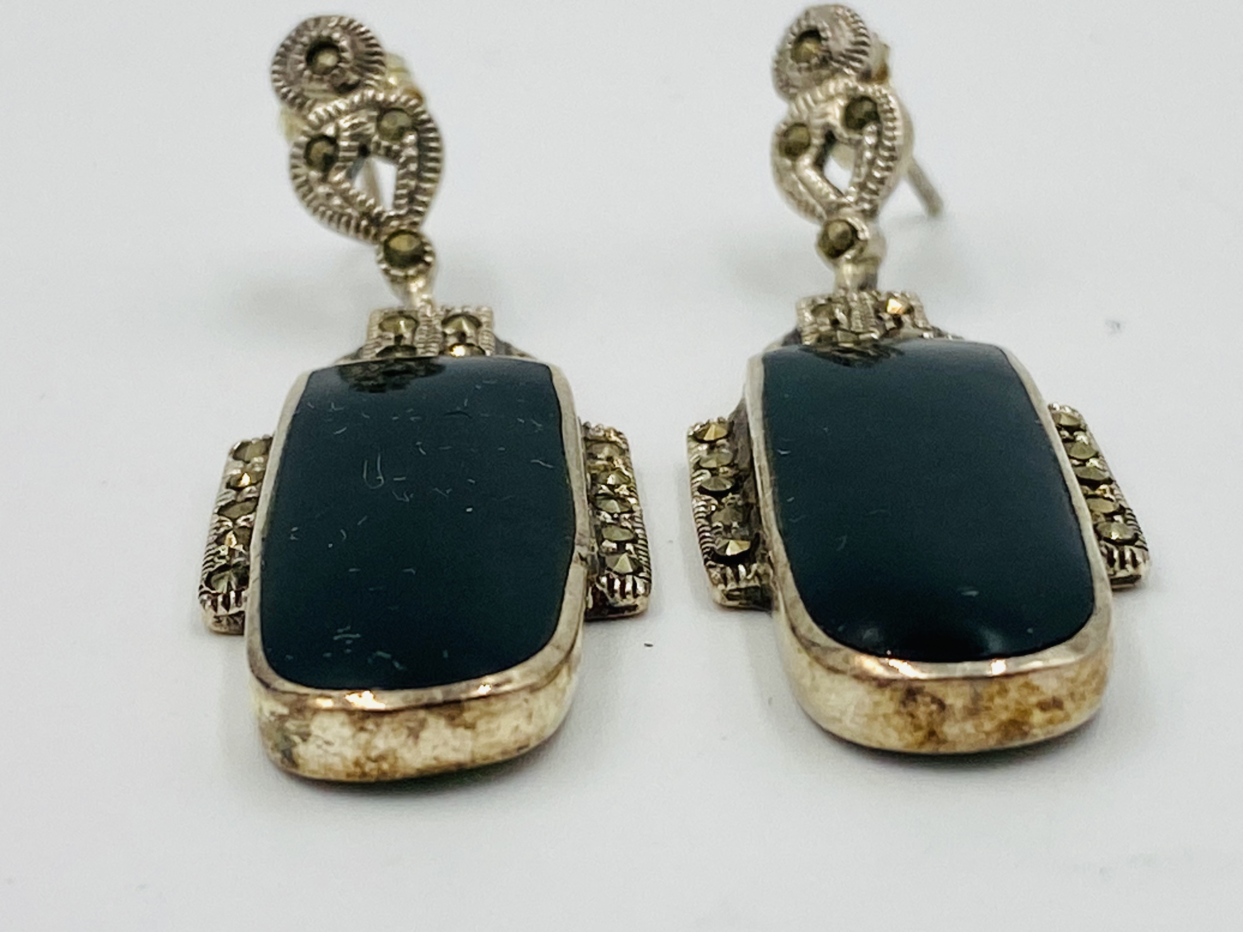A pair of Art Deco style silver, marcasite, and green cabochon drop earrings - Image 2 of 4