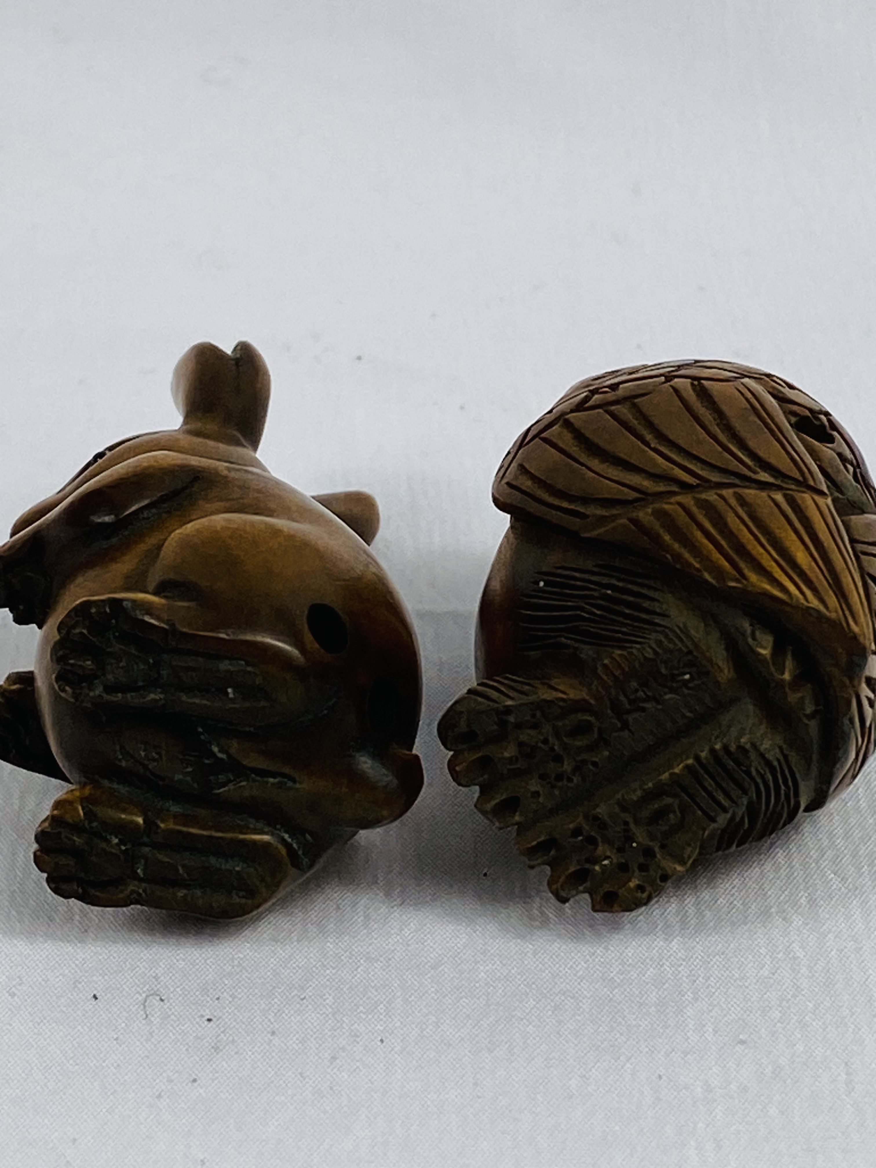 Two carved wood netsuke - Image 4 of 4