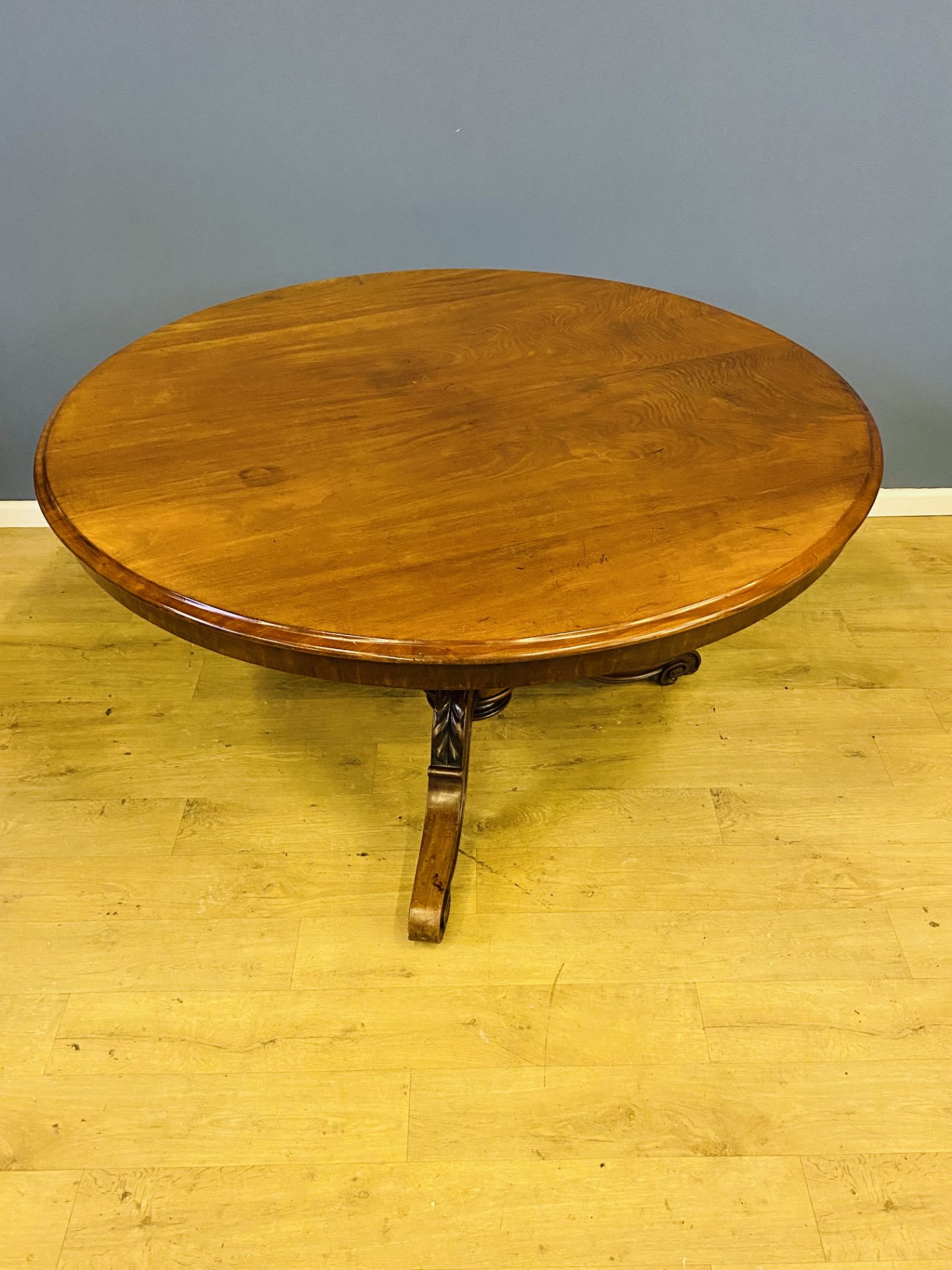 Victorian mahogany breakfast table - Image 2 of 4