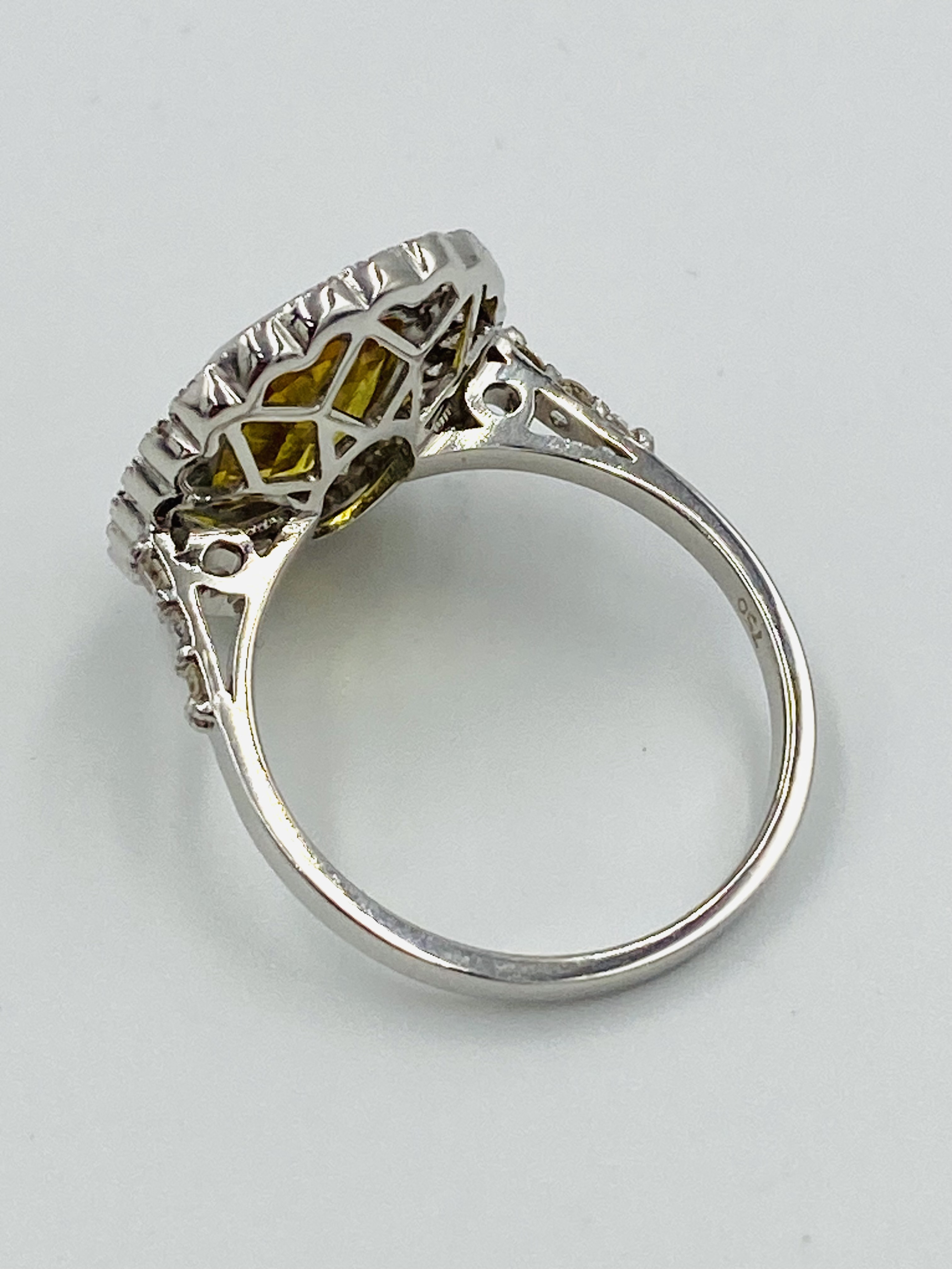 18ct white gold, yellow sapphire and diamond ring - Bild 3 aus 4