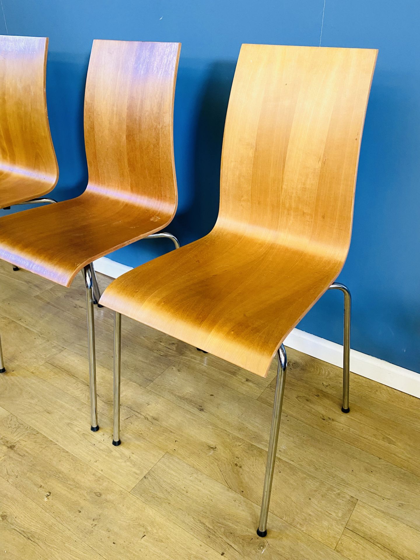 Three contemporary bentwood chairs - Bild 2 aus 4