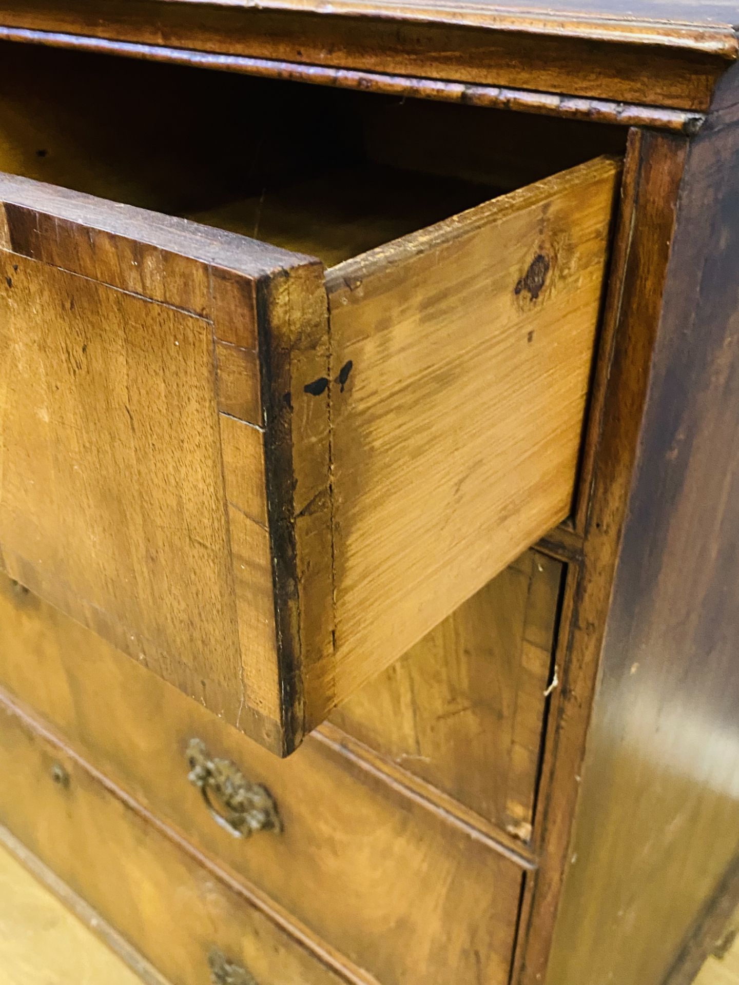 19th century mahogany veneer chest of drawers - Image 5 of 5