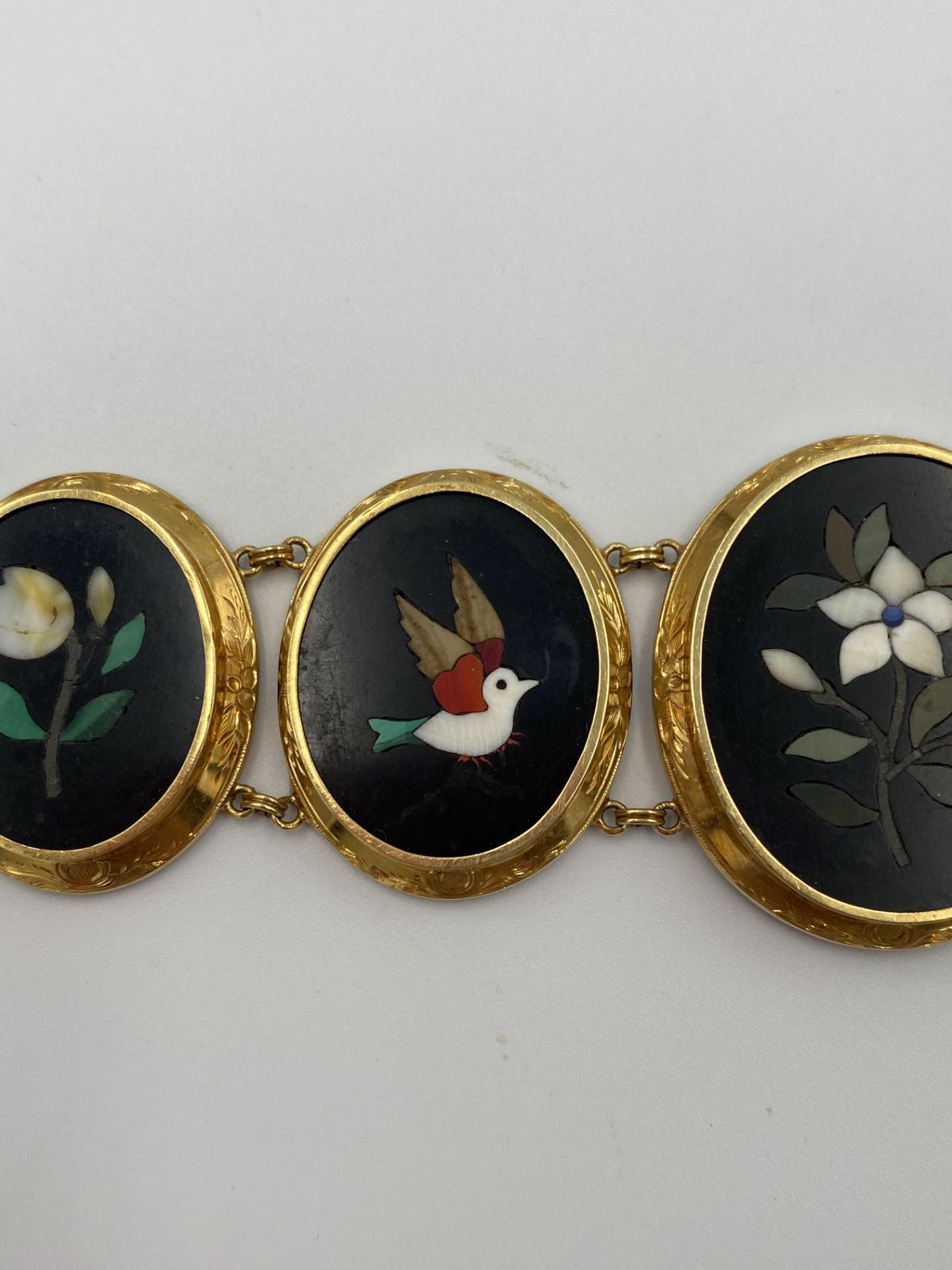 19th century pietra dura gold bracelet - Image 6 of 9