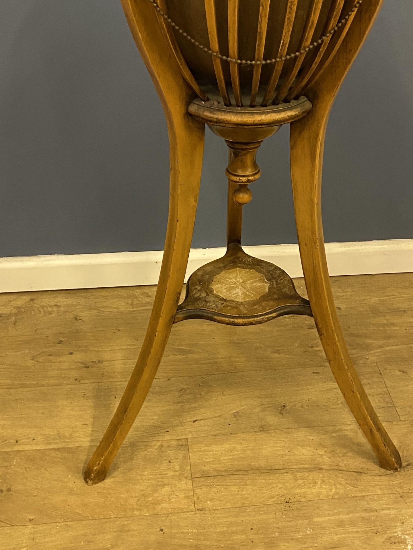 Mahogany jardiniere stand - Image 3 of 5