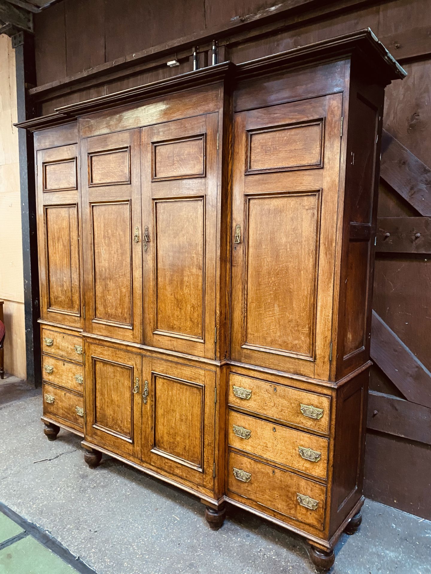 Victorian oak breakfront four door cabinet - Image 4 of 8