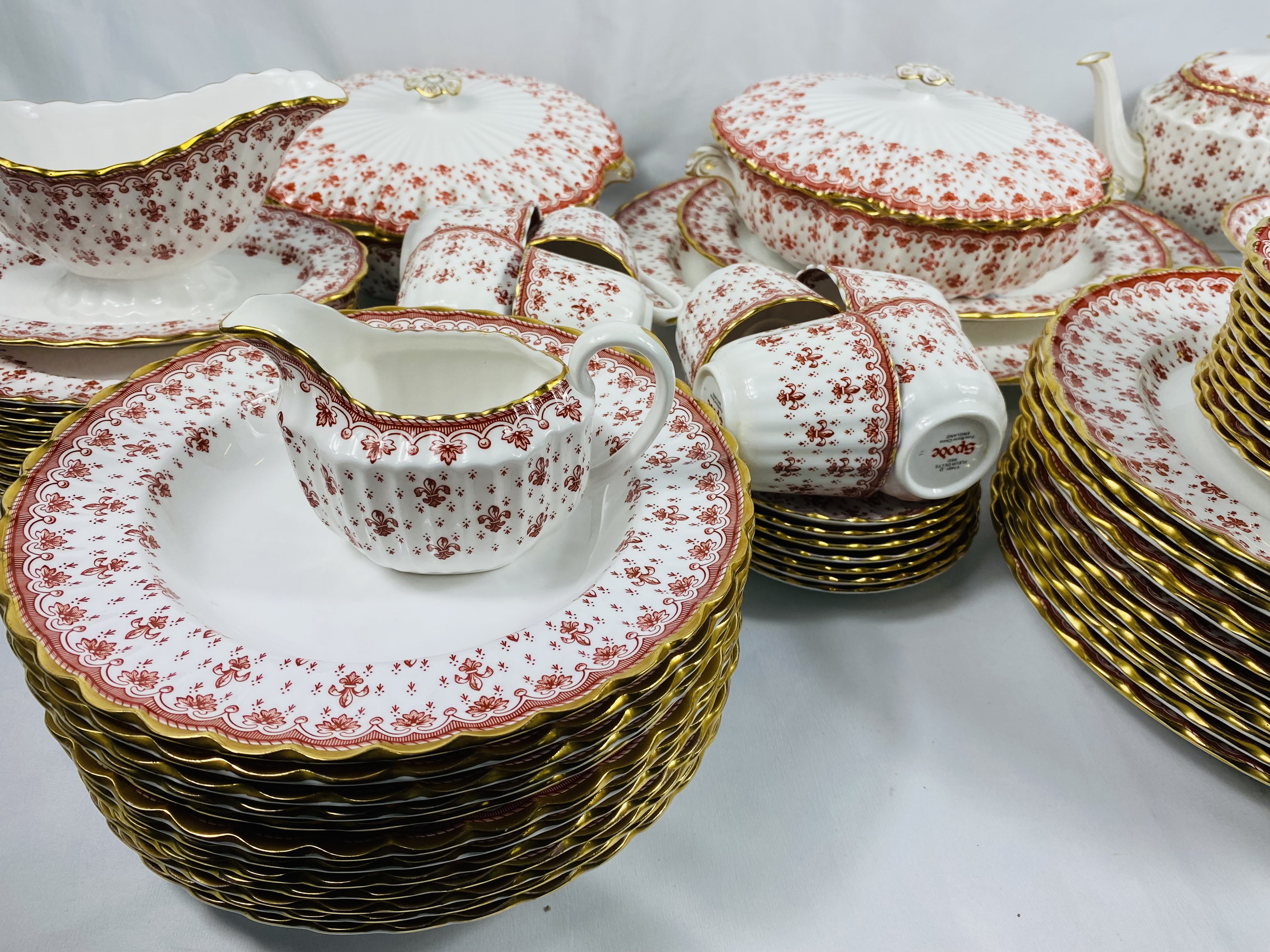 Spode Red Fleur de Lys part dinner service - Image 3 of 7