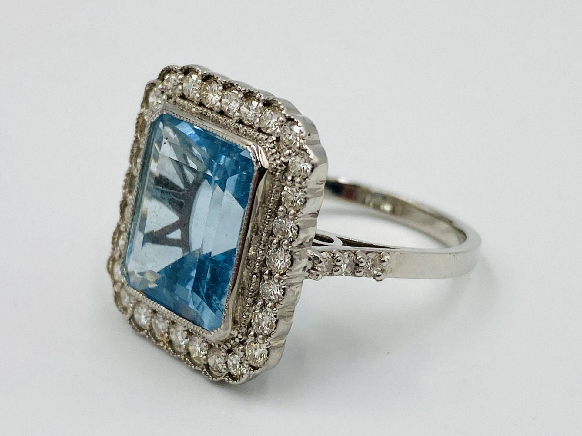 18ct white gold, aquamarine and diamond ring - Image 3 of 5