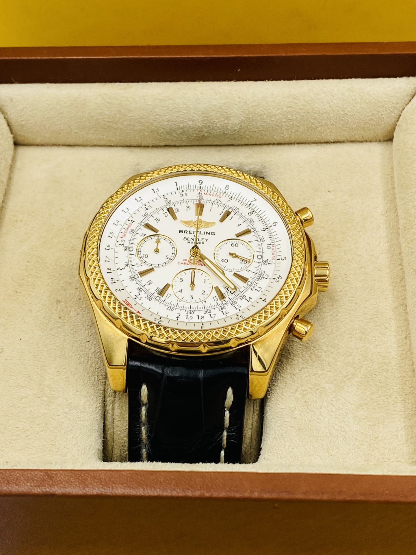 Breitling for Bentley. A Special Edition 18K gold automatic calendar chronograph wristwatch - Image 2 of 12