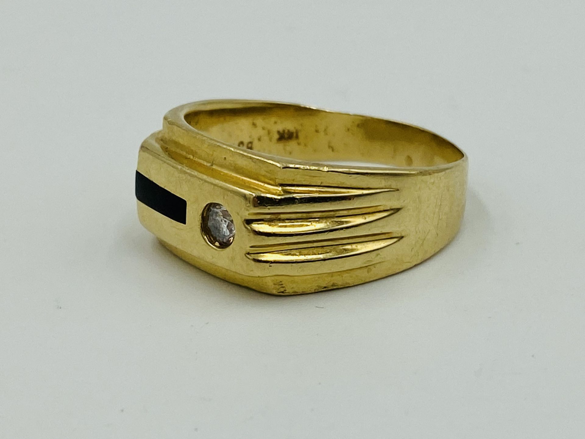 14ct gold ring, set with a diamond - Image 2 of 4