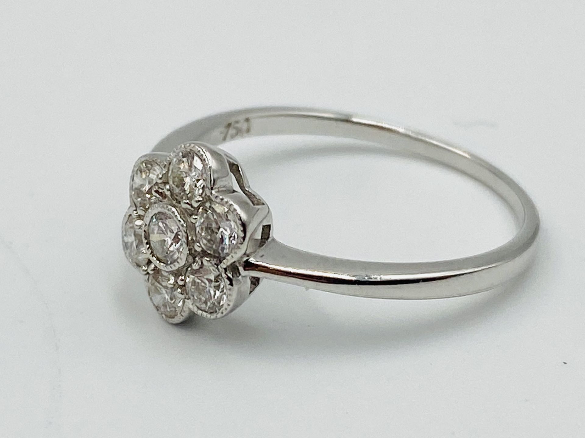 18ct white gold and diamond ring - Image 2 of 5
