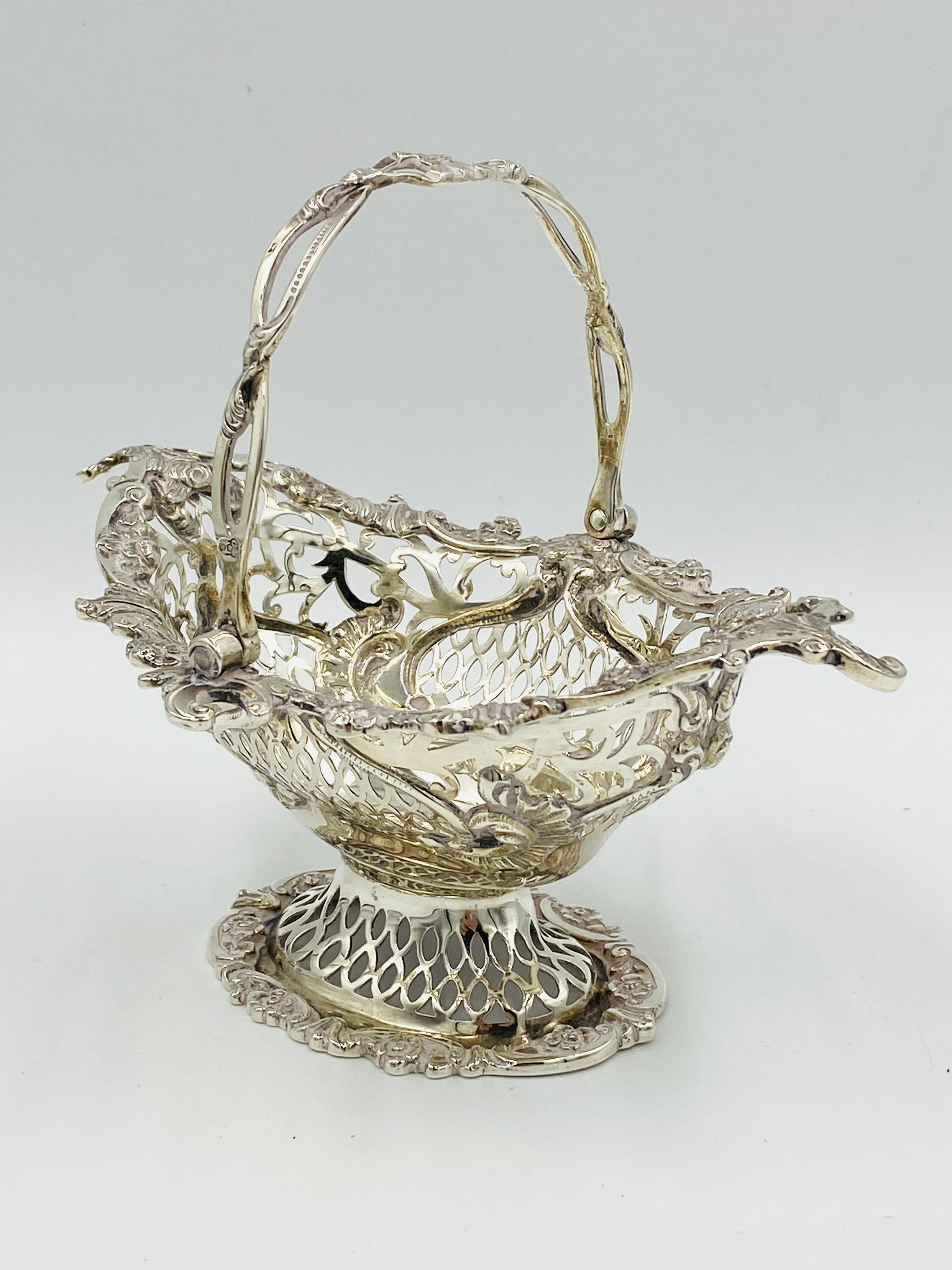 A pair of silver cruet bowls together with a silver filigree bonbon dish - Image 6 of 7