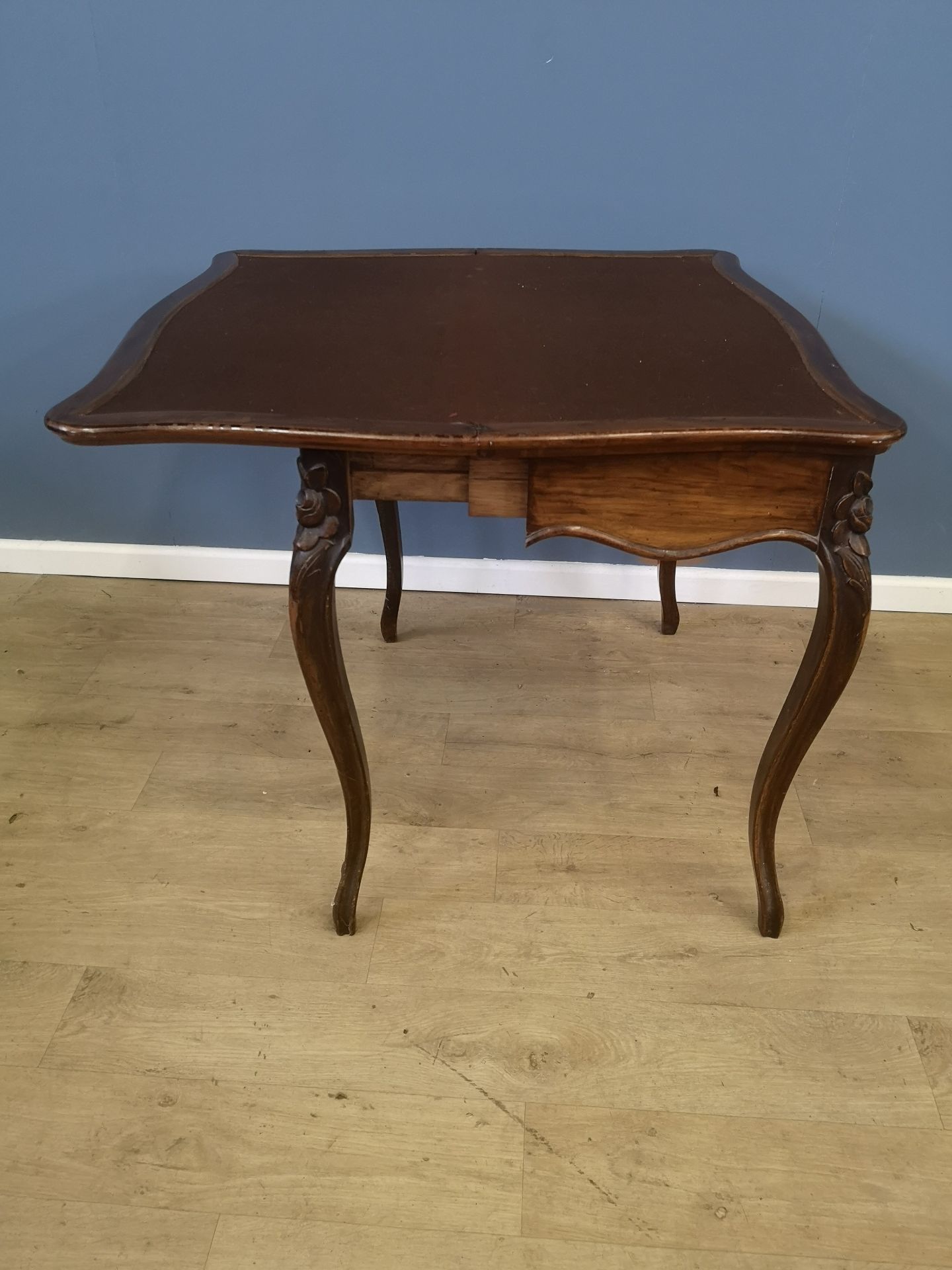 Walnut veneer side table - Image 2 of 3