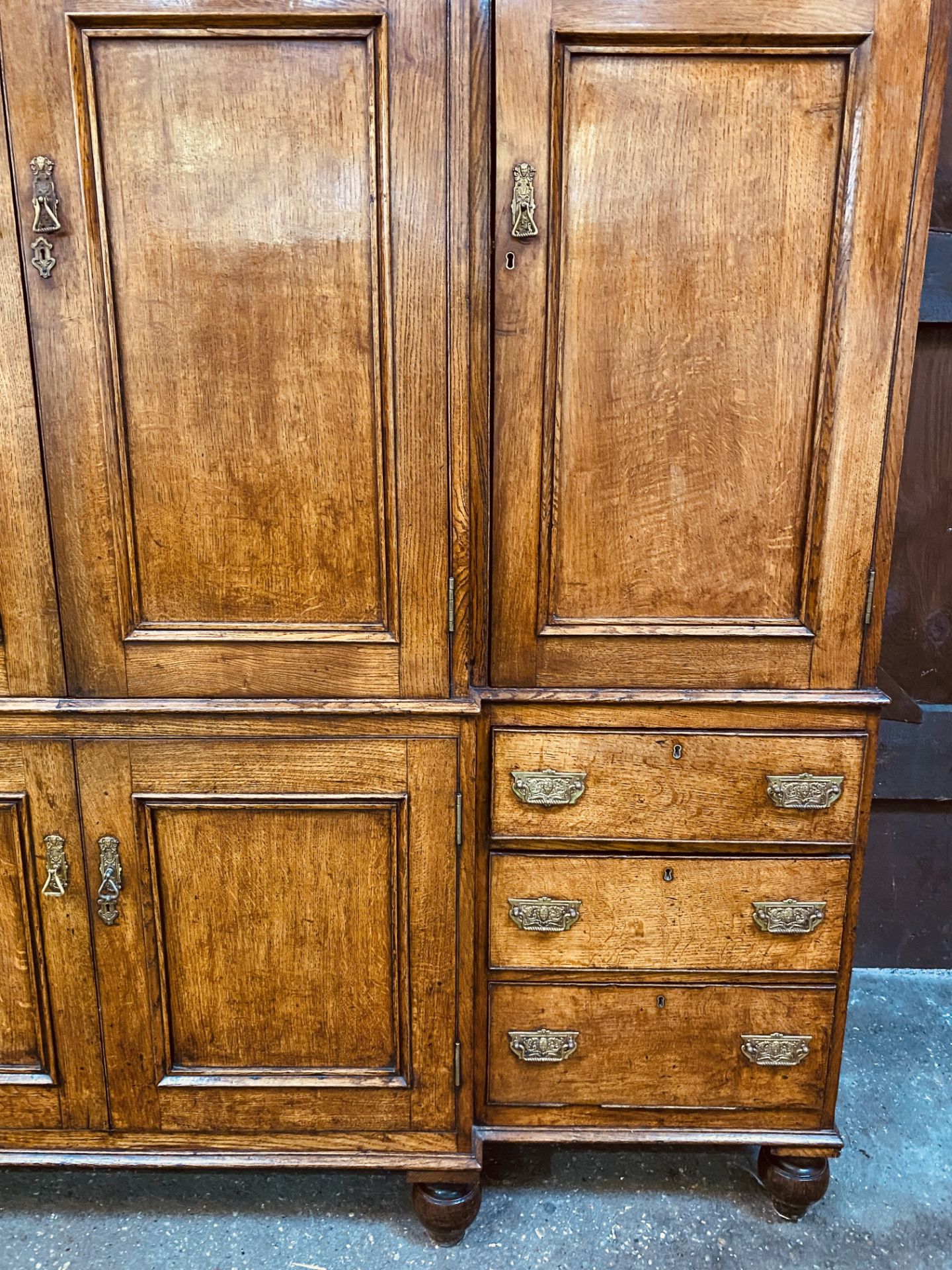 Victorian oak breakfront four door cabinet - Image 5 of 8
