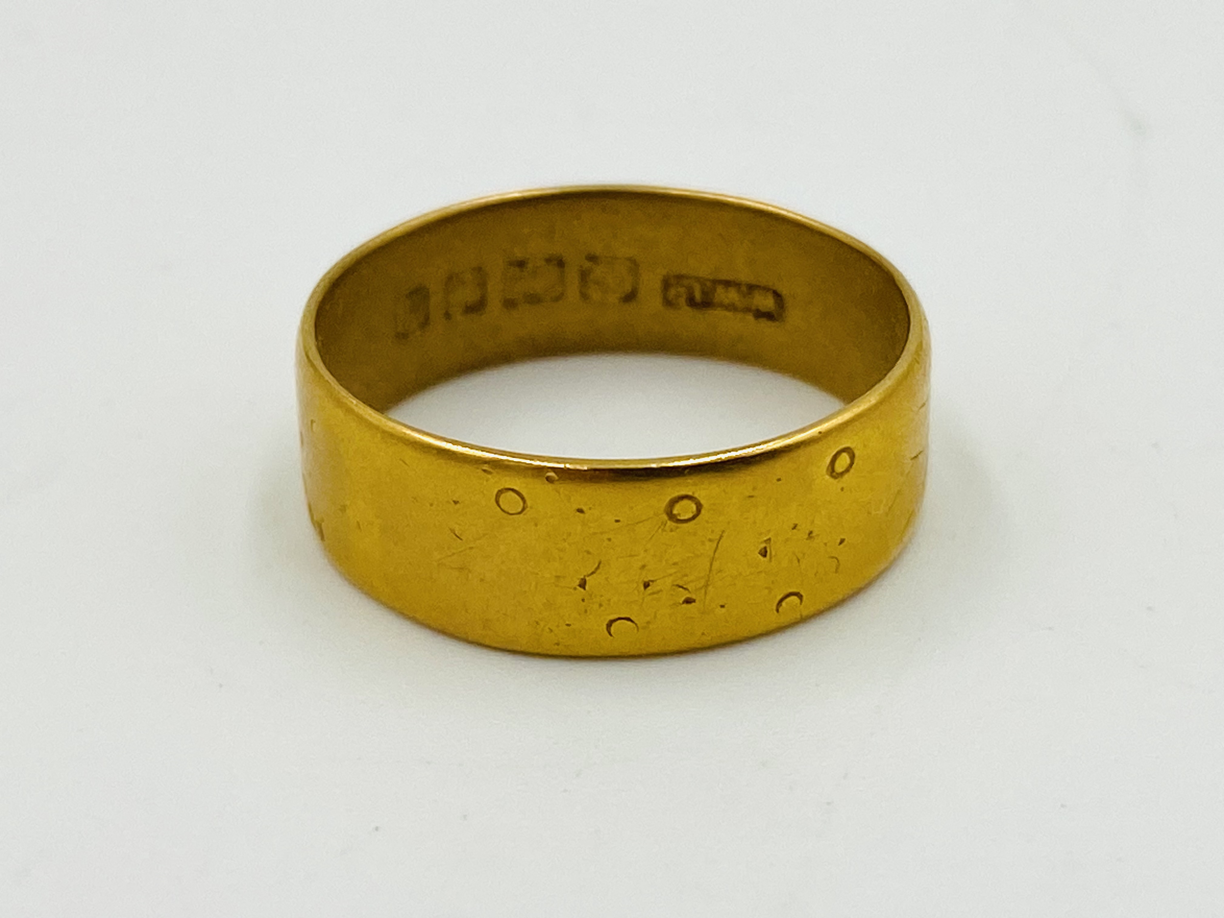 22ct gold band