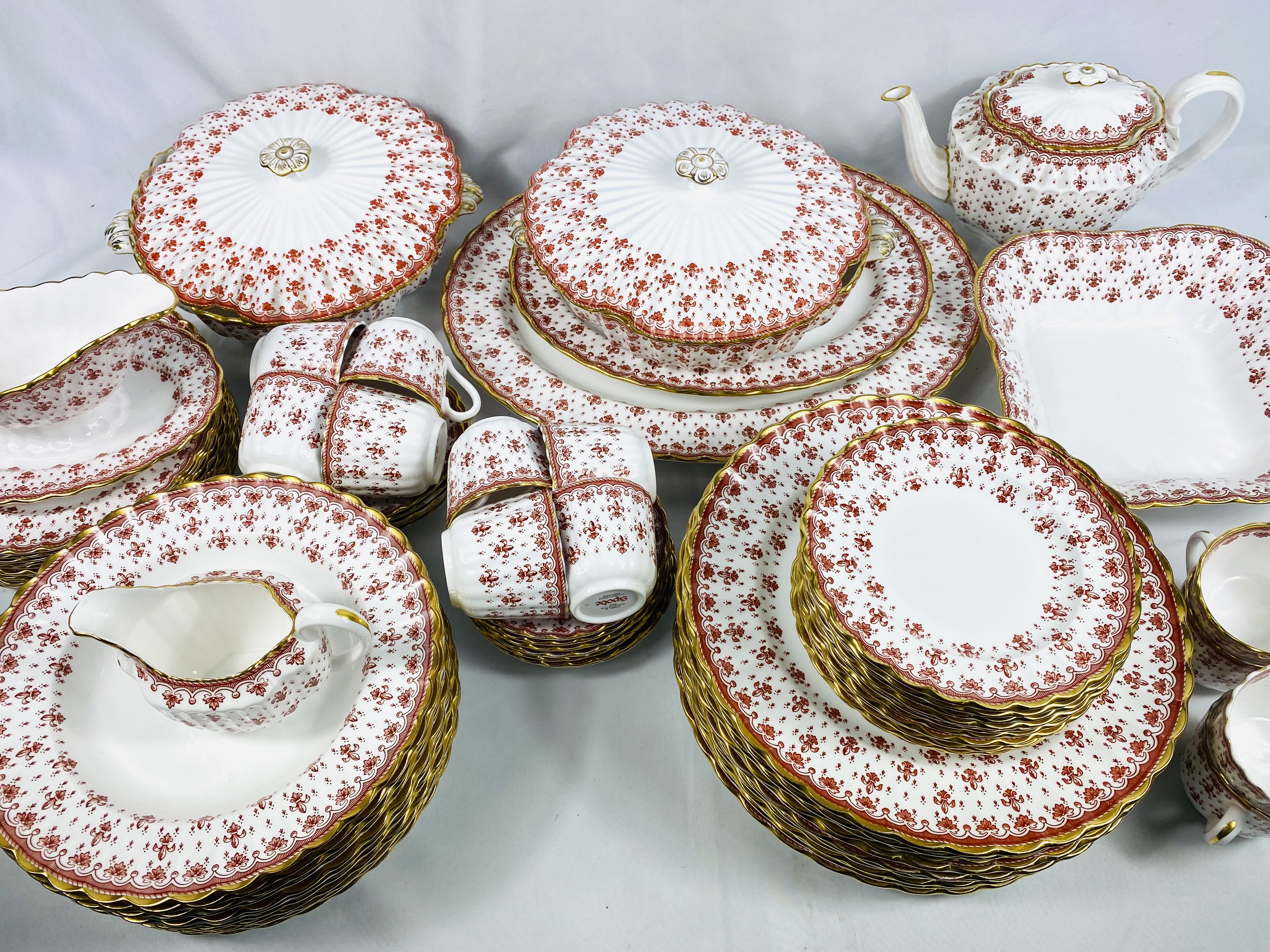 Spode Red Fleur de Lys part dinner service - Image 2 of 7