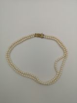 Pearl choker with 9ct gold clasp