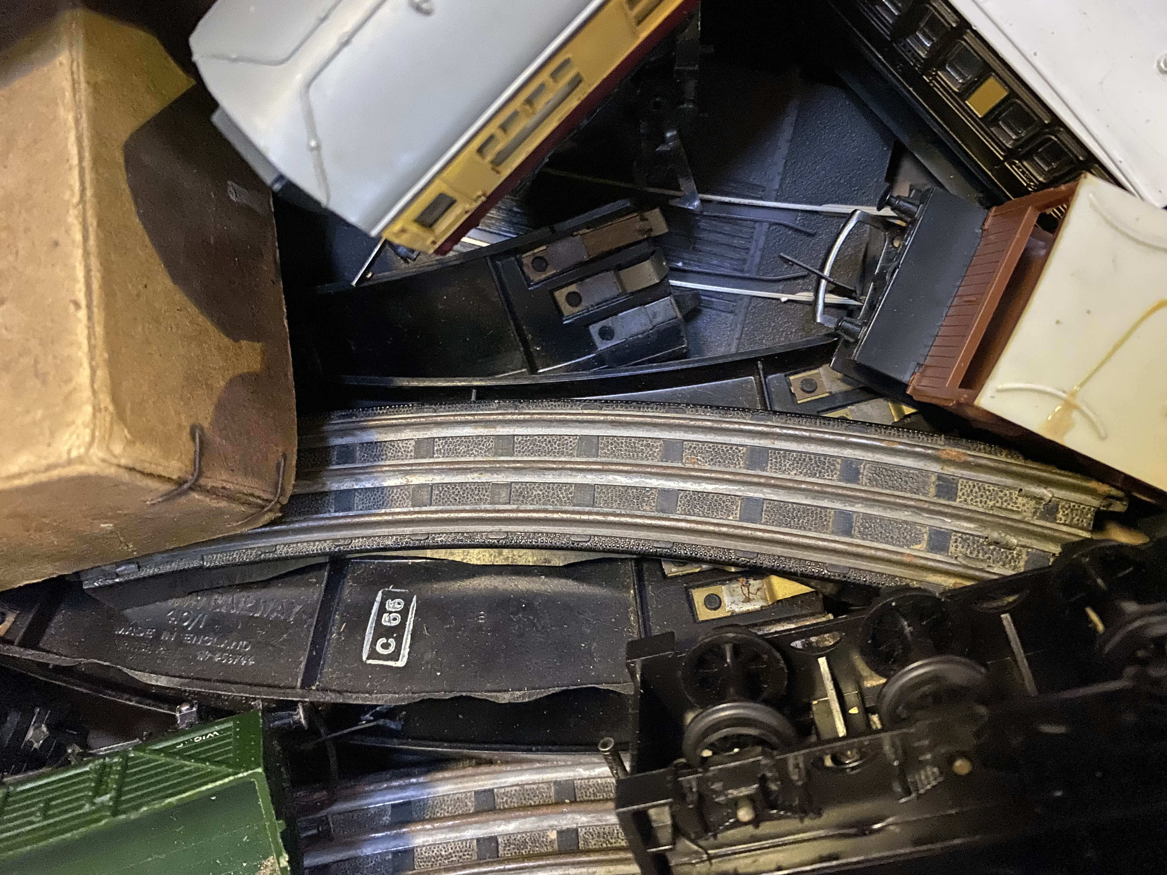 Quantity of 00 gauge railway carriages, track and accessories - Image 2 of 5