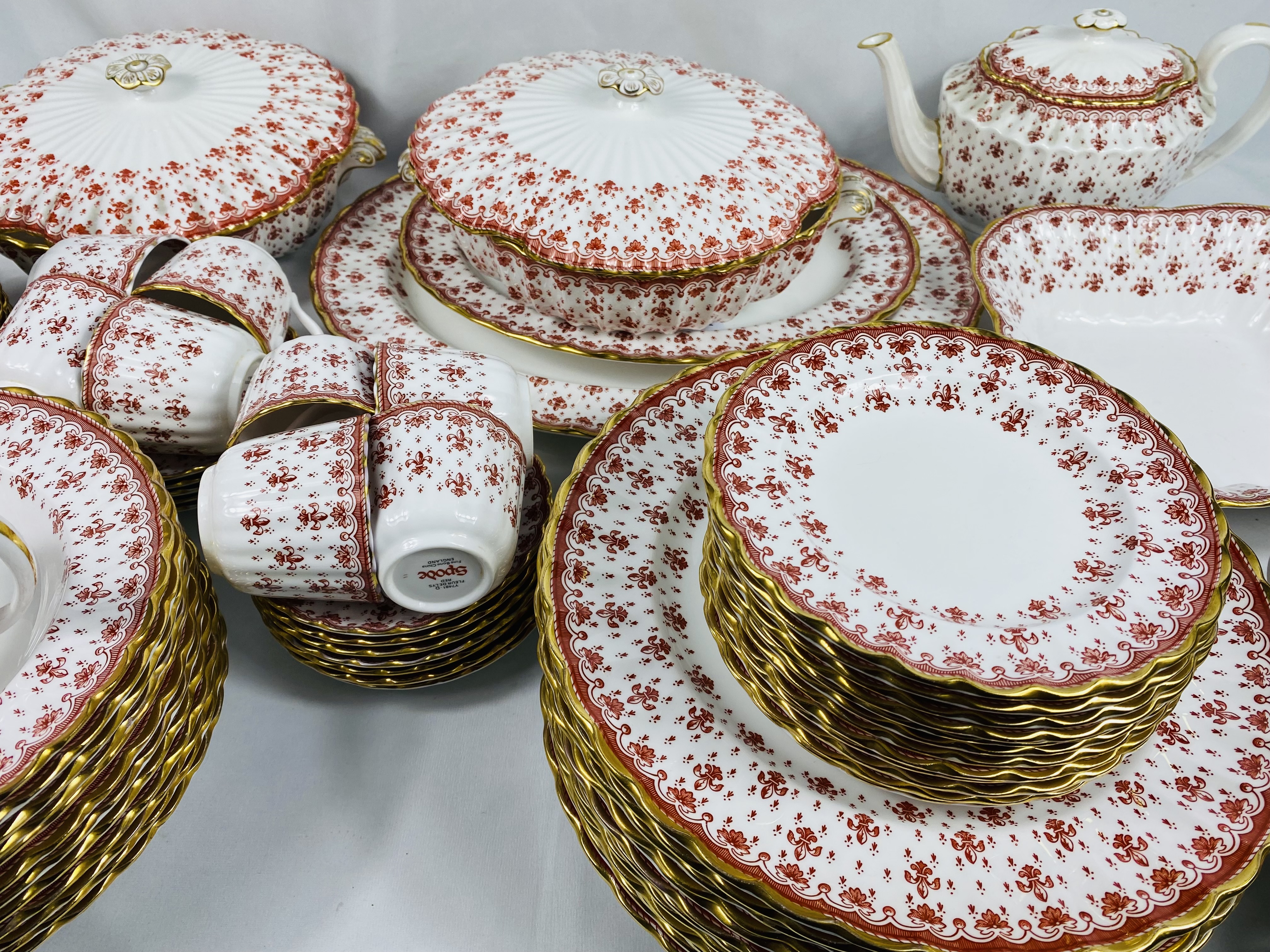 Spode Red Fleur de Lys part dinner service - Image 5 of 7