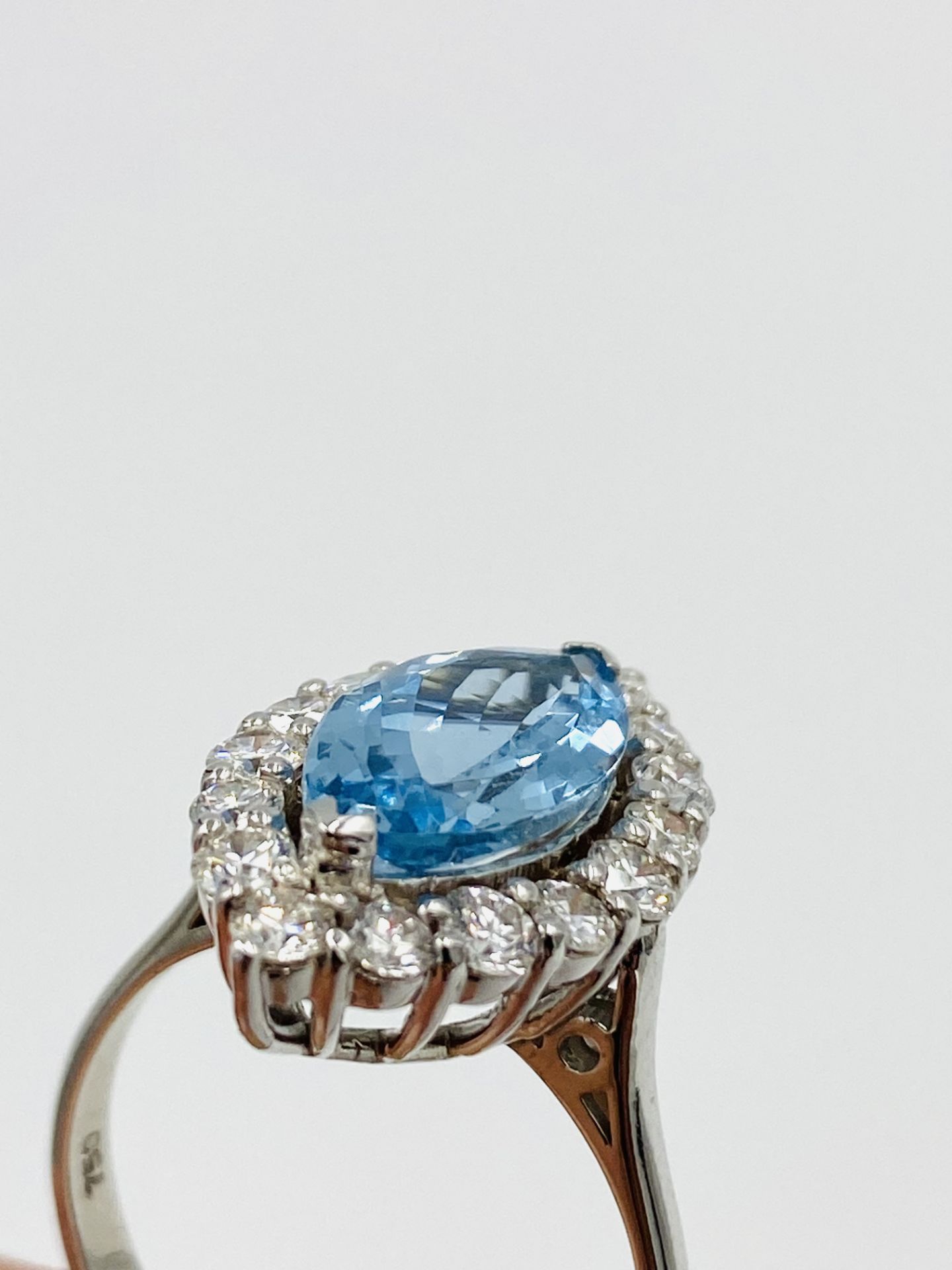 18ct white gold, aquamarine and diamond ring - Image 4 of 5