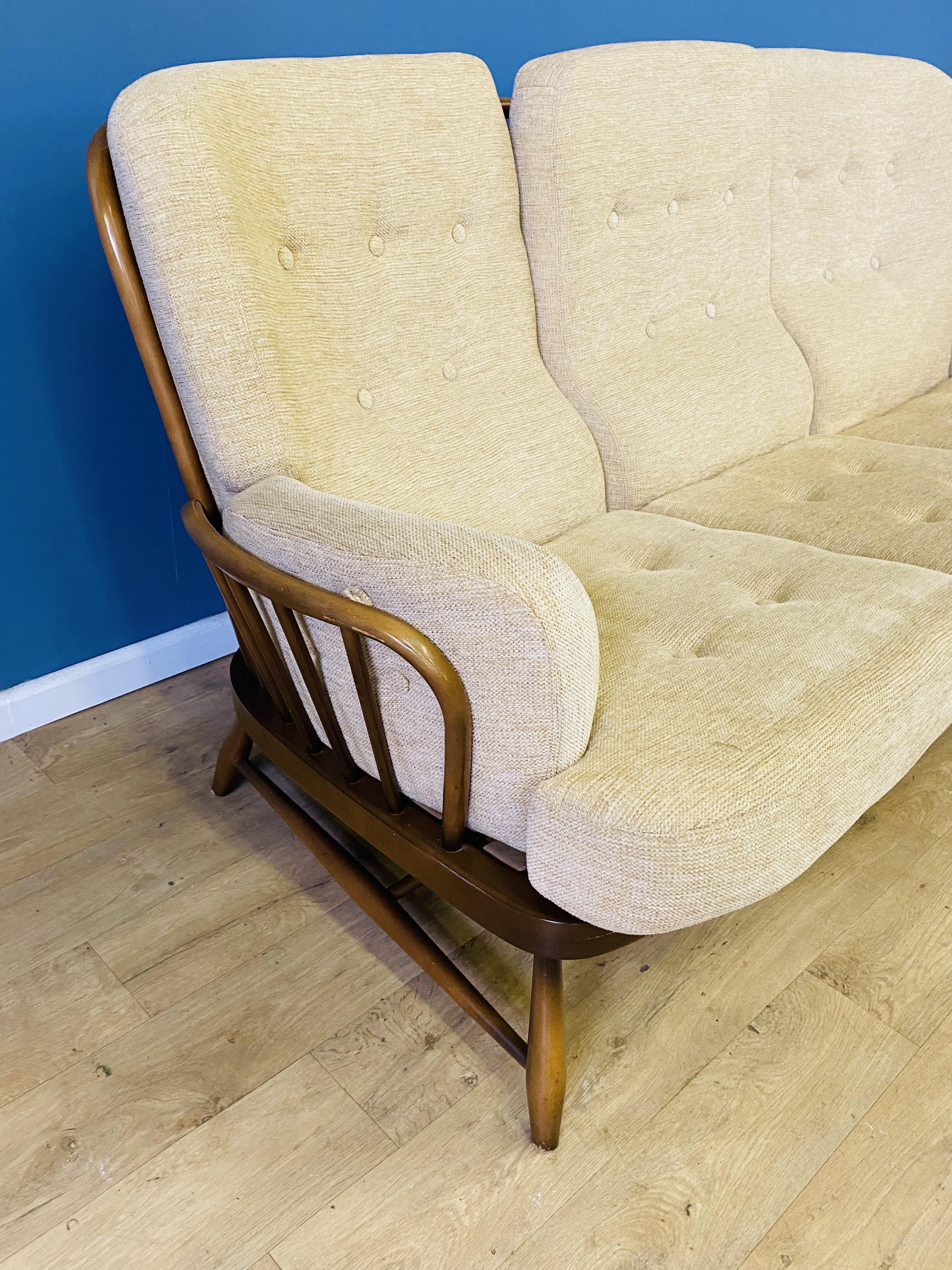 Ercol spindle back settee - Image 3 of 5