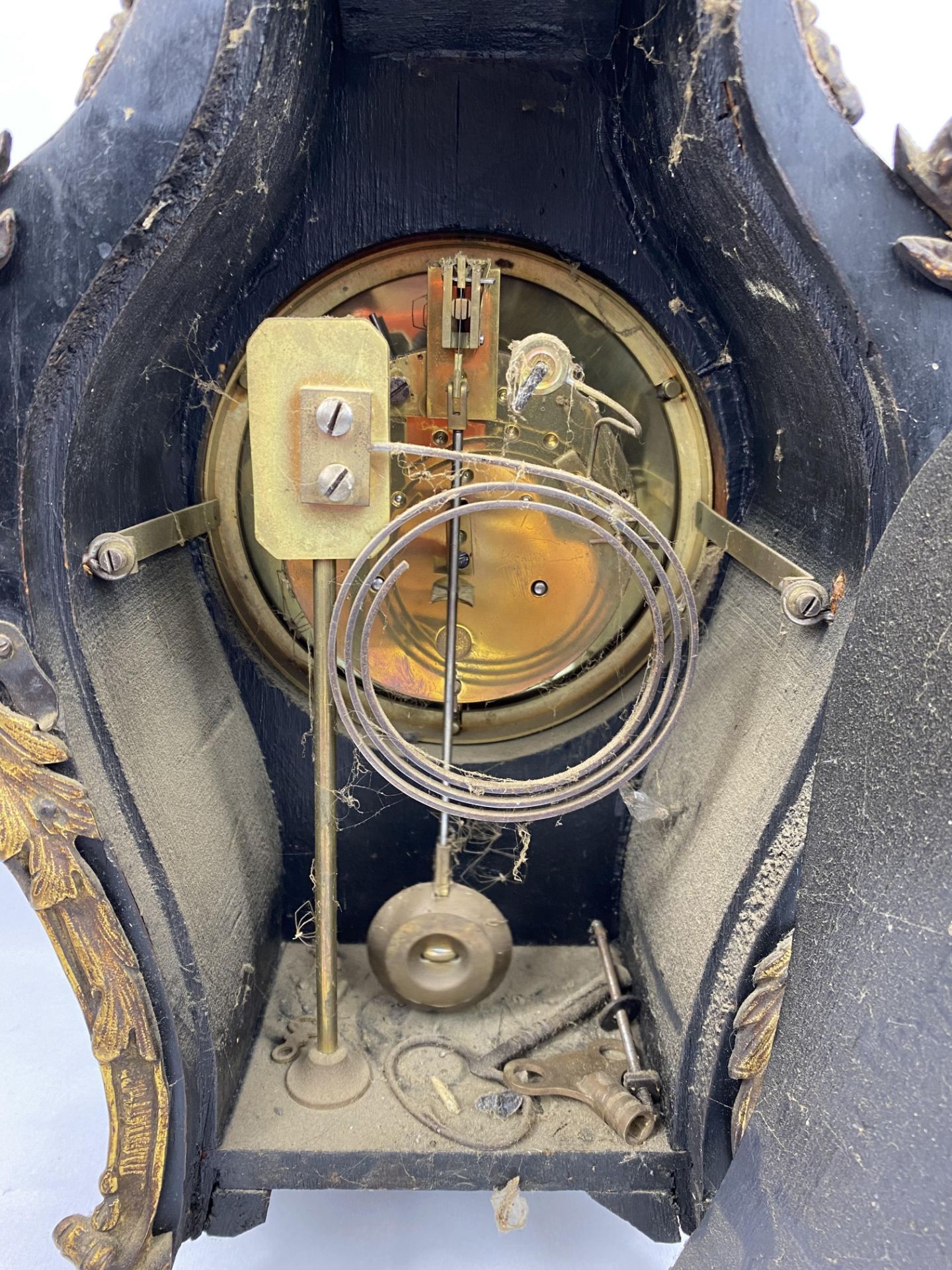 French Palais Royal wood and ormolu mantel clock. From the Estate of Dame Mary Quant - Image 6 of 12