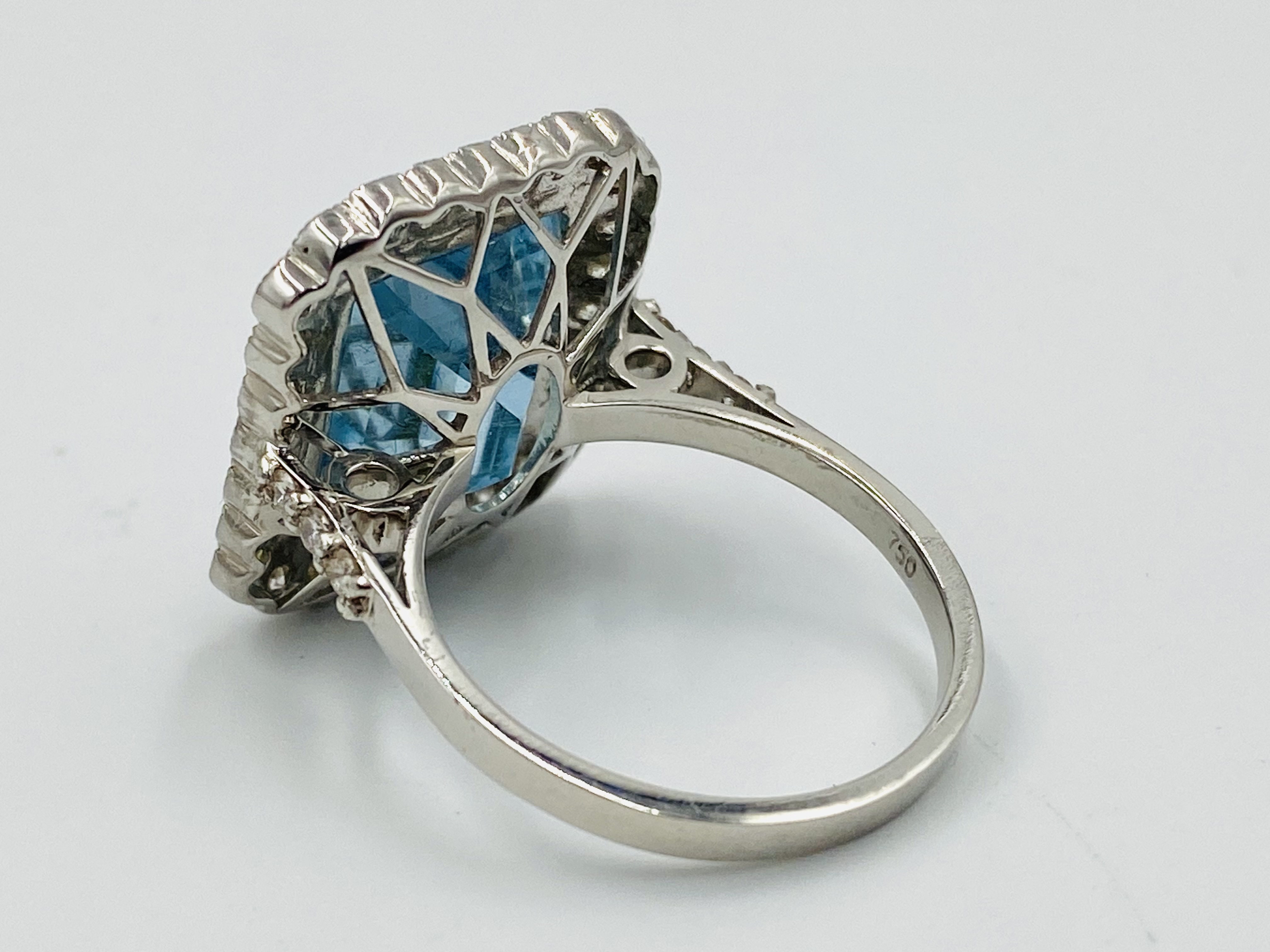 18ct white gold, aquamarine and diamond ring - Image 4 of 5