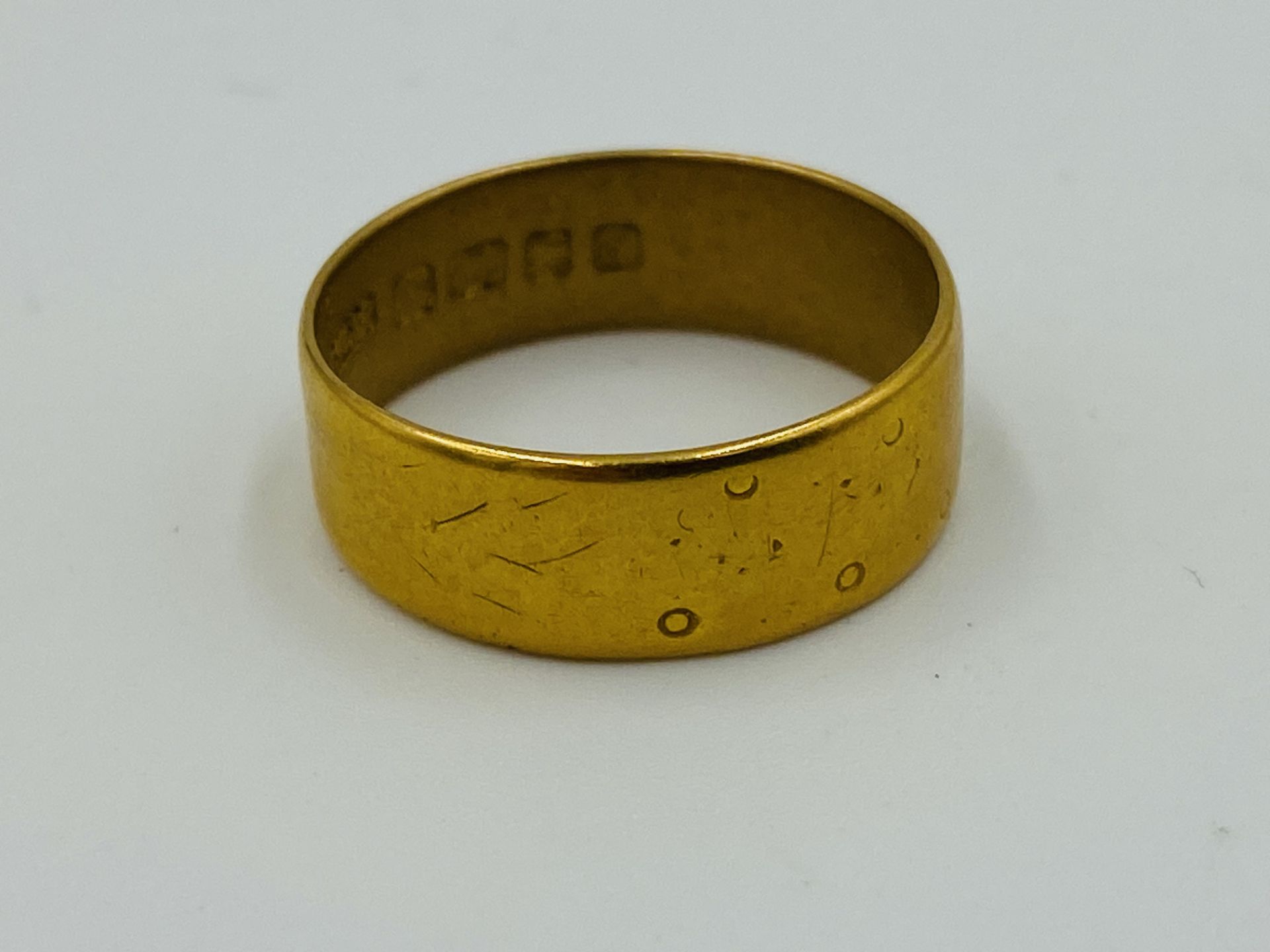 22ct gold band - Image 2 of 3