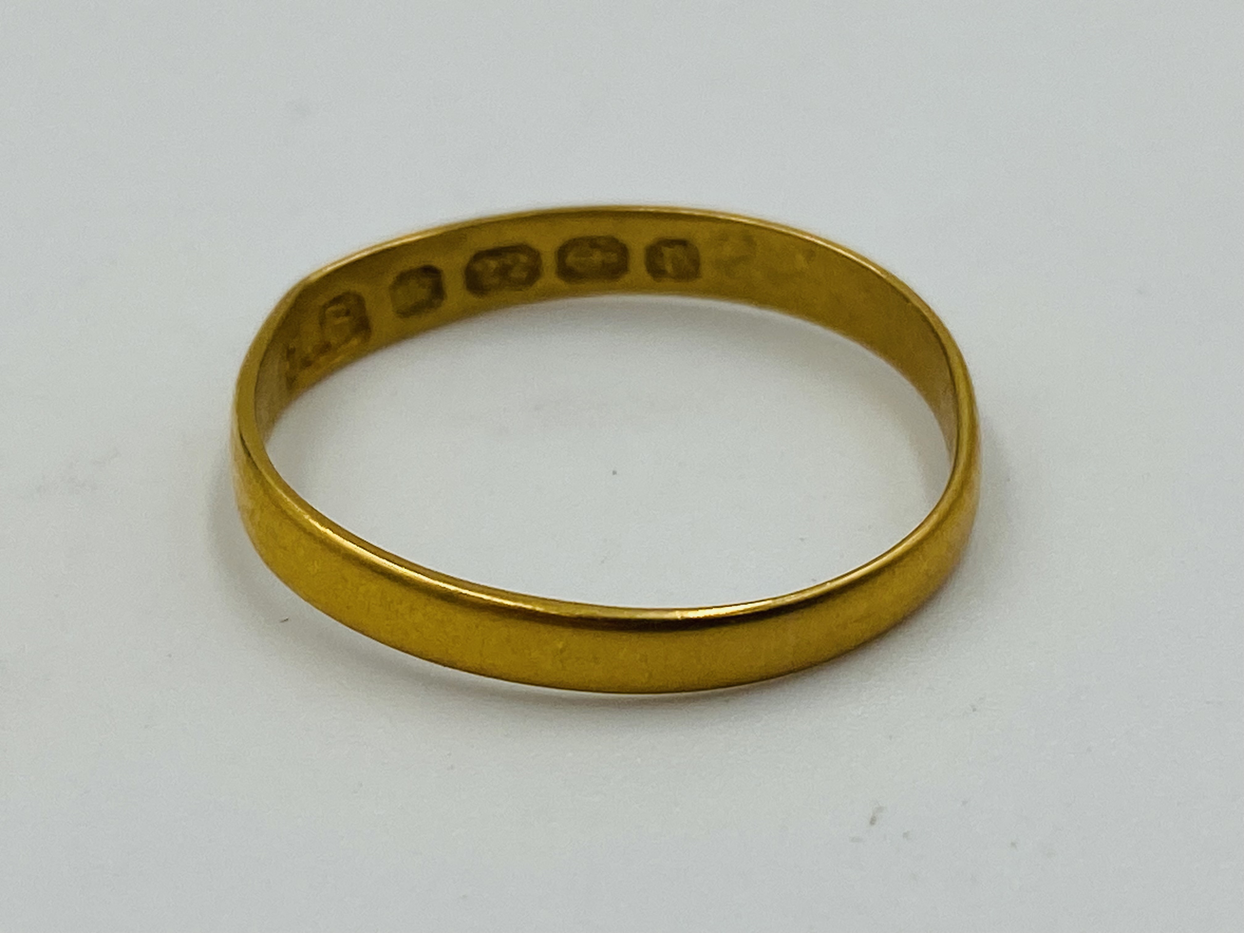 22ct gold band - Image 2 of 3