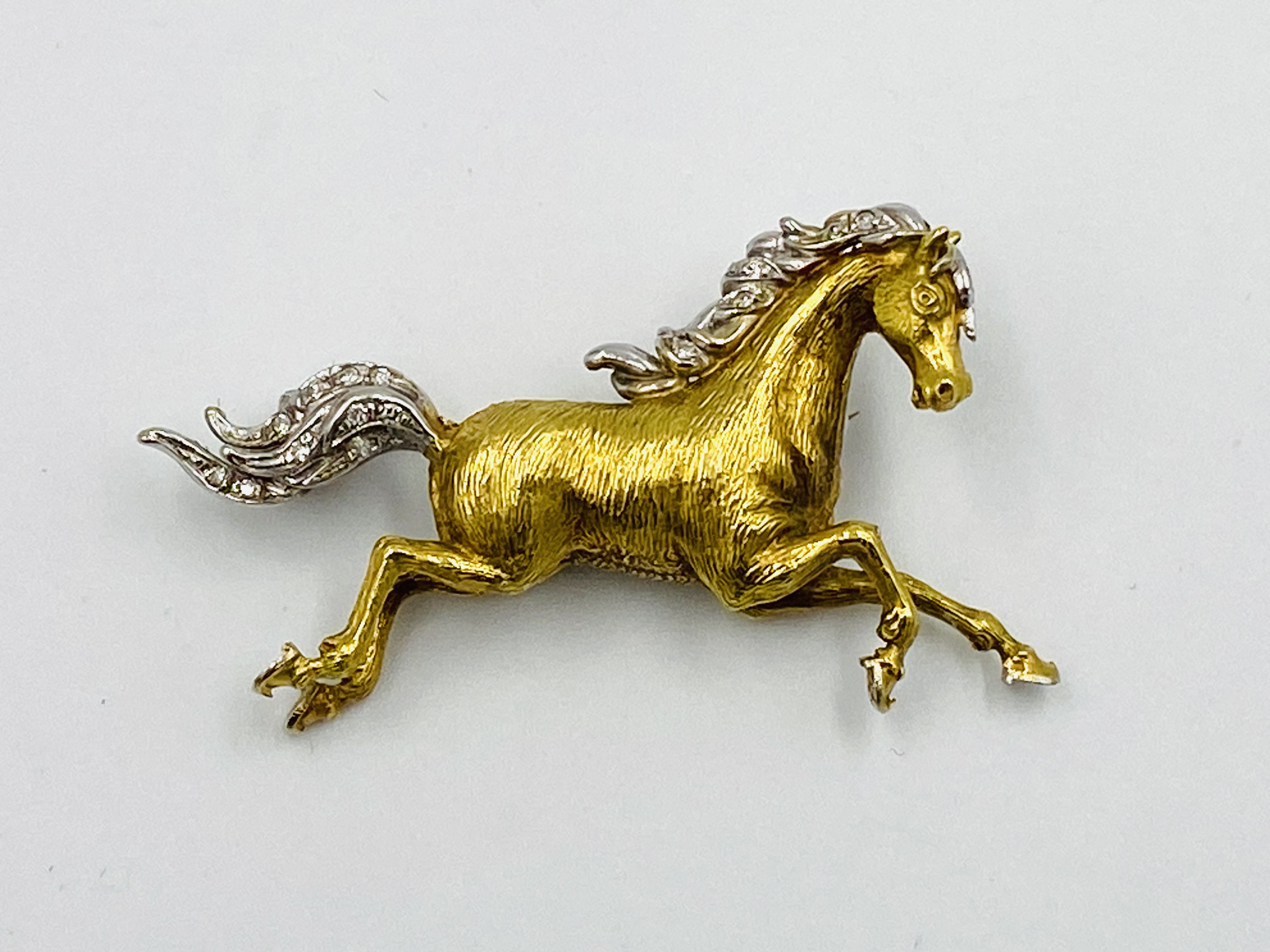 Yellow metal brooch - Image 2 of 3