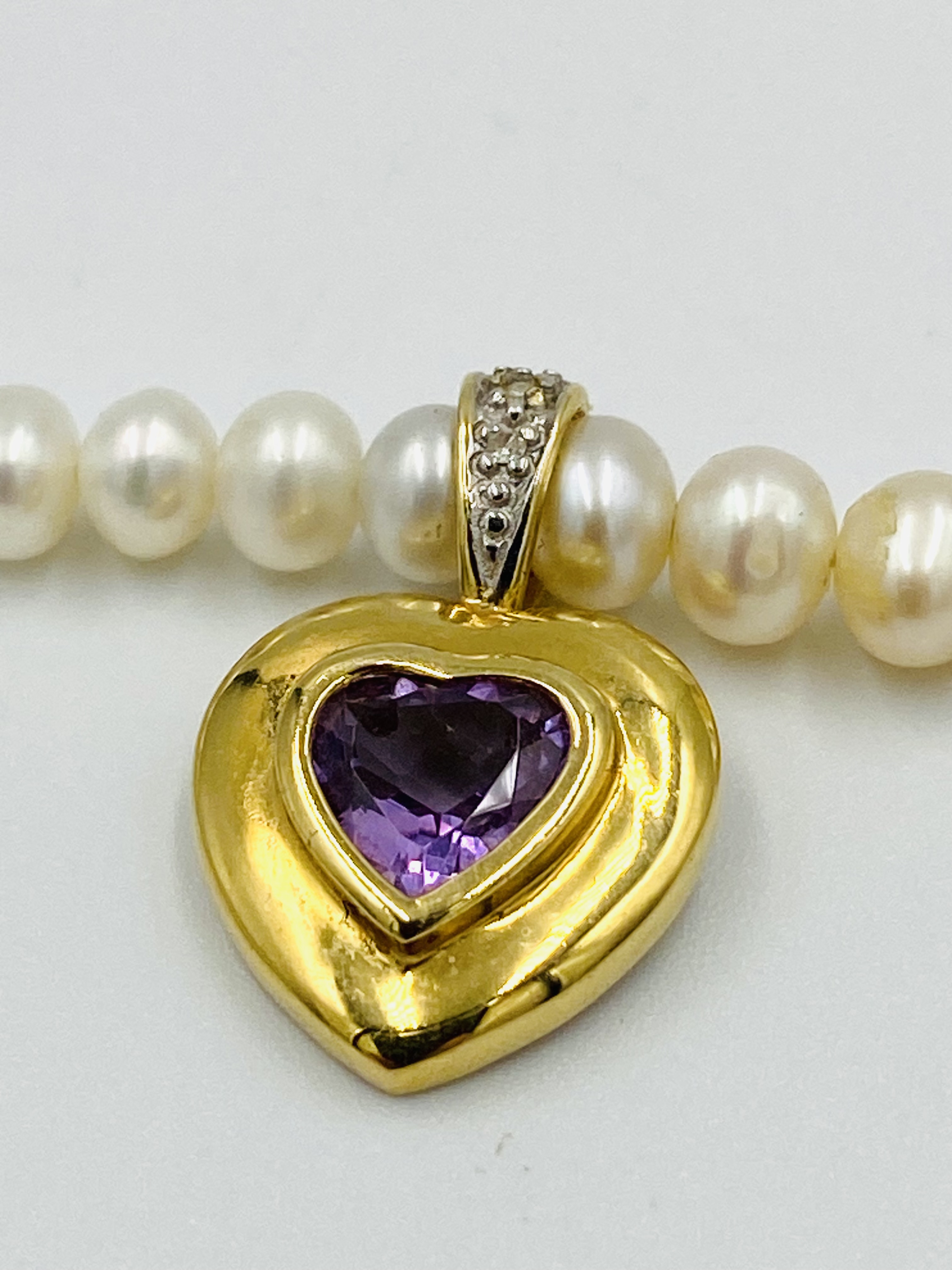 Pearl necklace with 14ct gold and amethyst pendant and 14ct gold clasp - Image 2 of 4