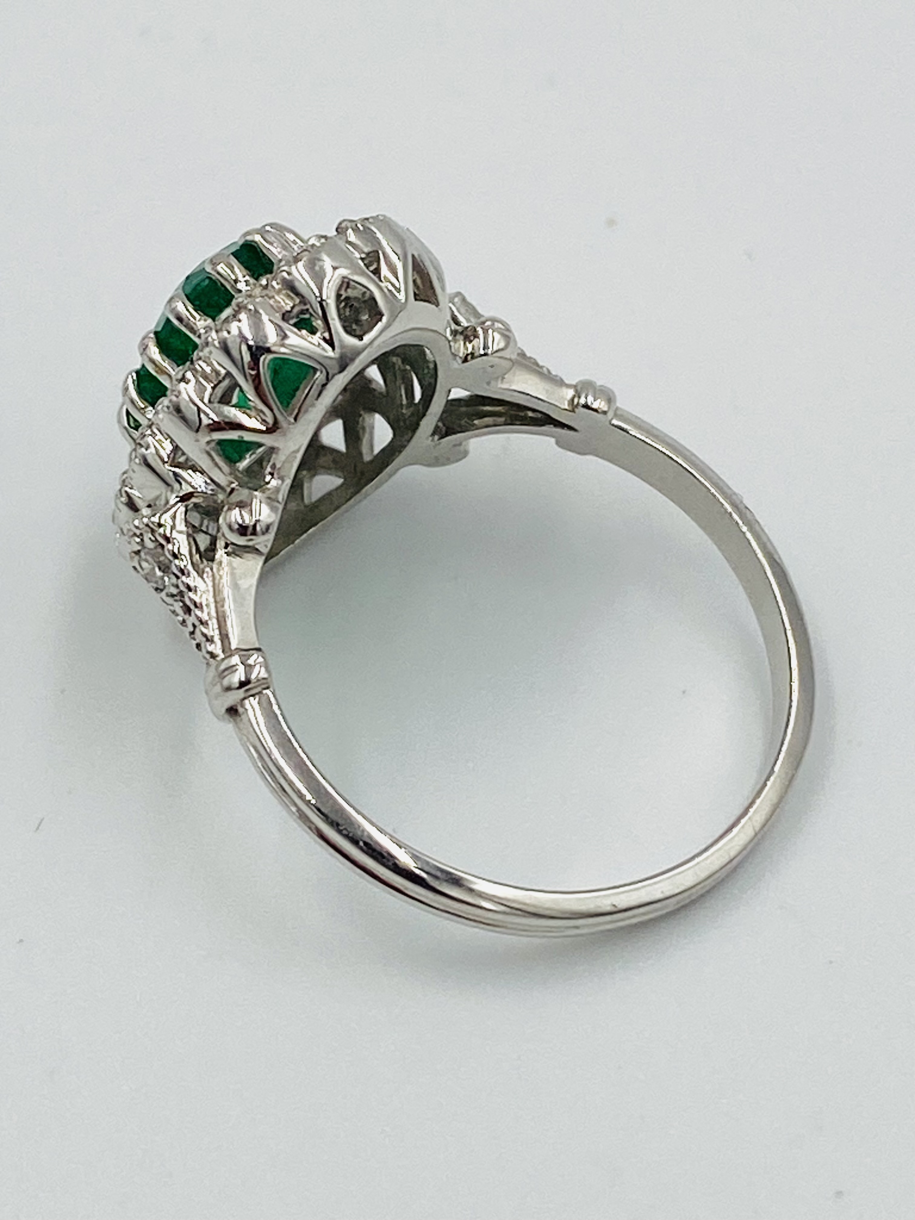 White gold, emerald and diamond ring - Image 3 of 5