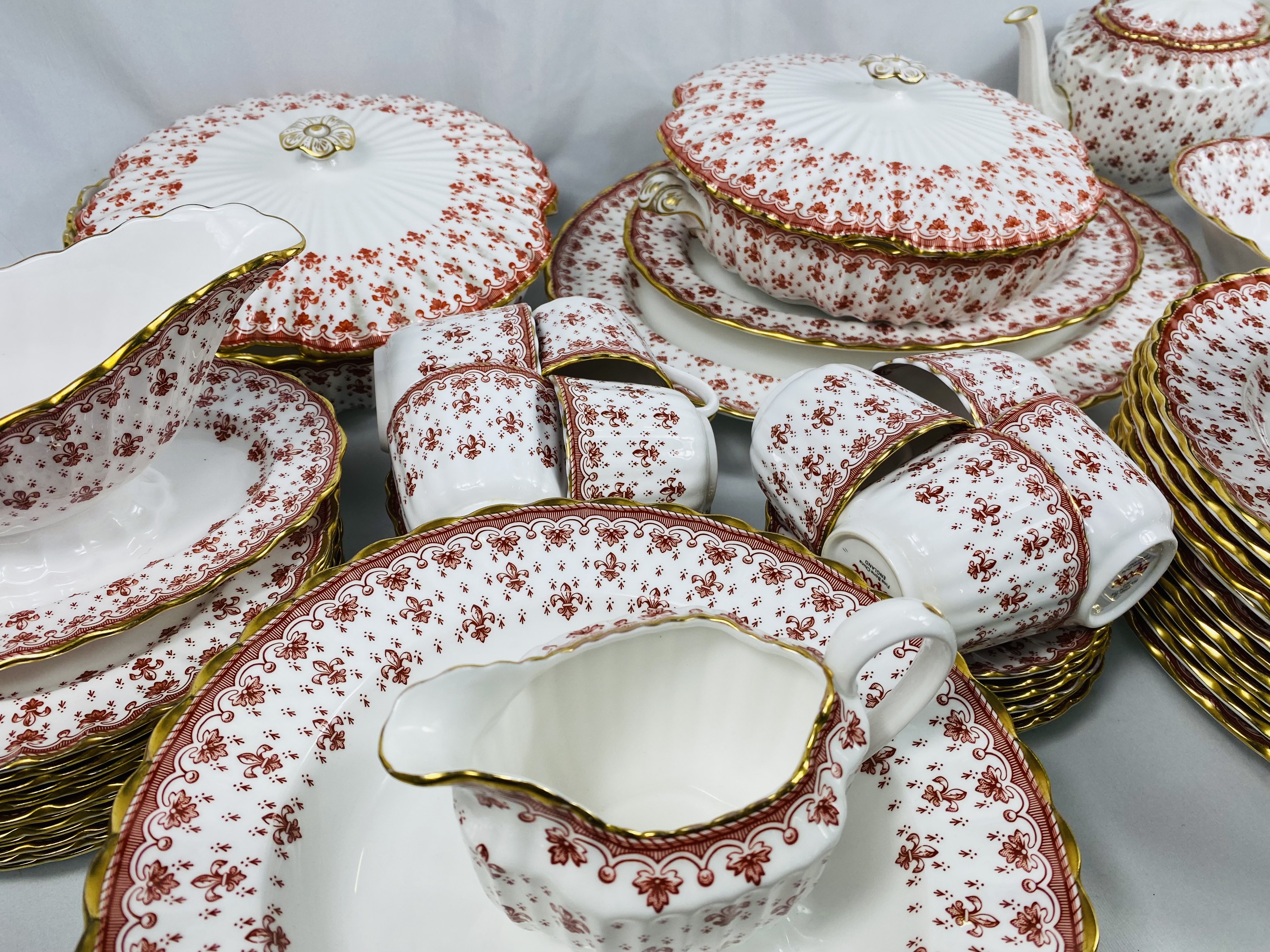 Spode Red Fleur de Lys part dinner service - Image 4 of 7