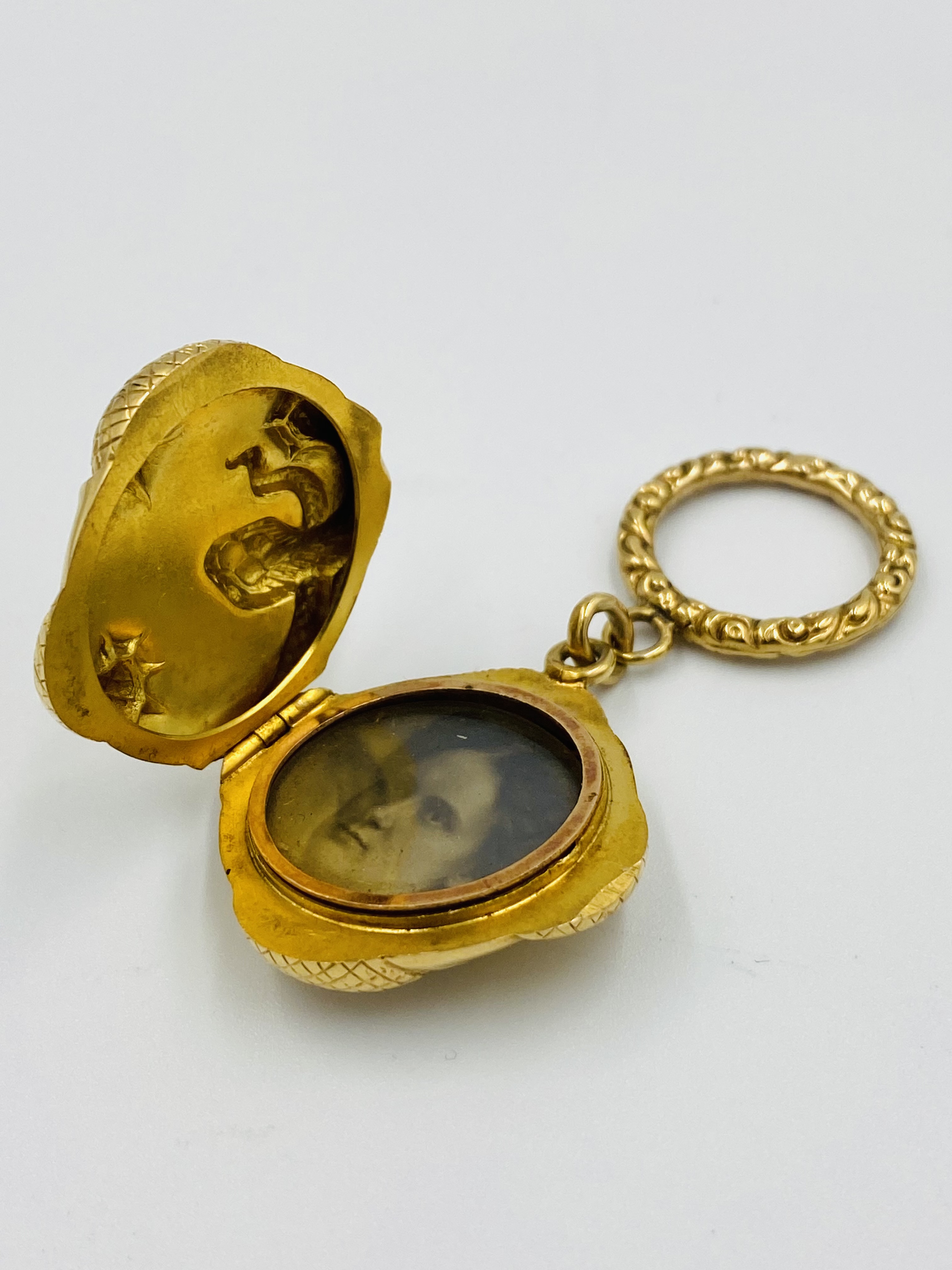 Gold locket - Image 3 of 3