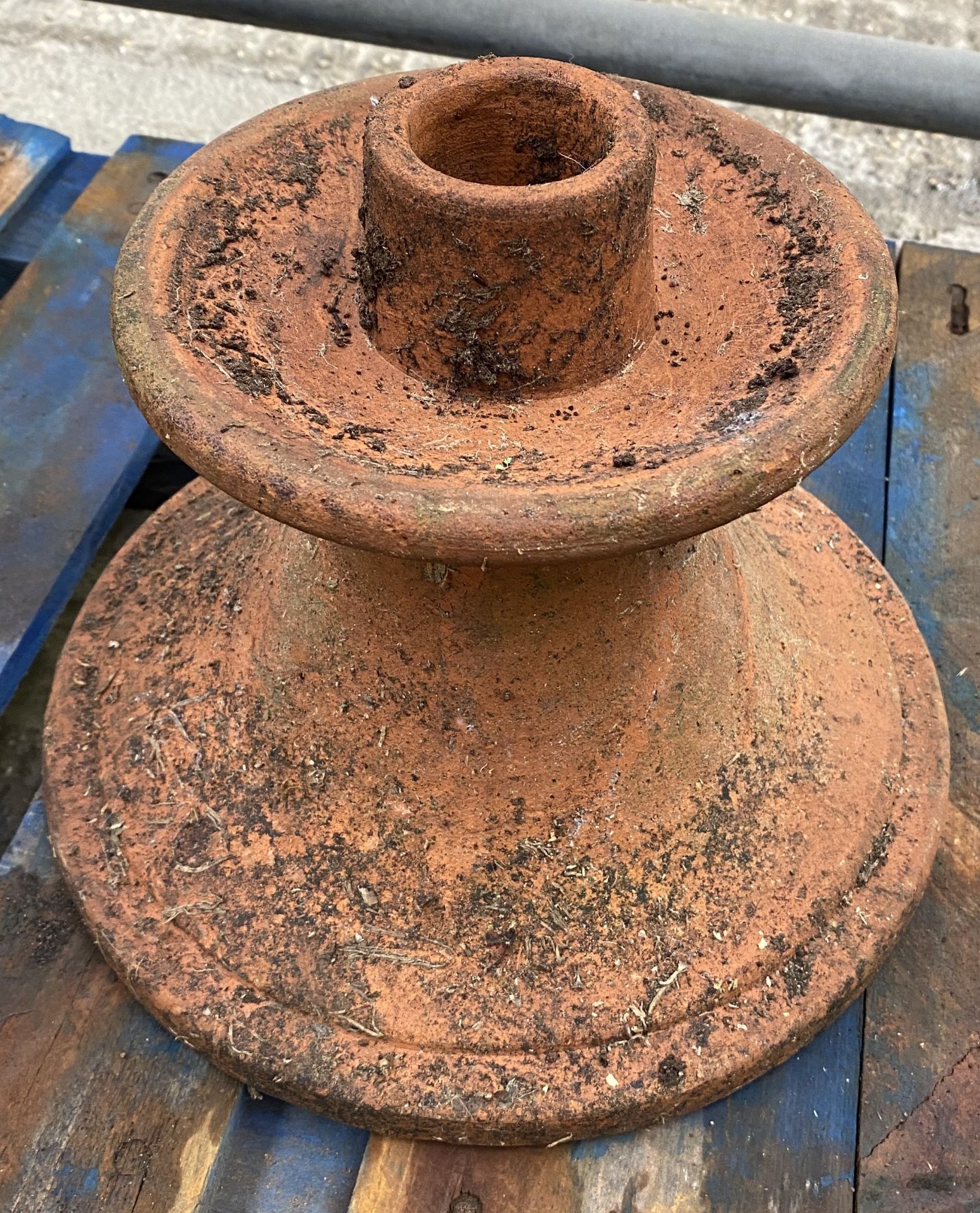 Terracotta urn planter. From the Estate of Dame Mary Quant - Image 4 of 4