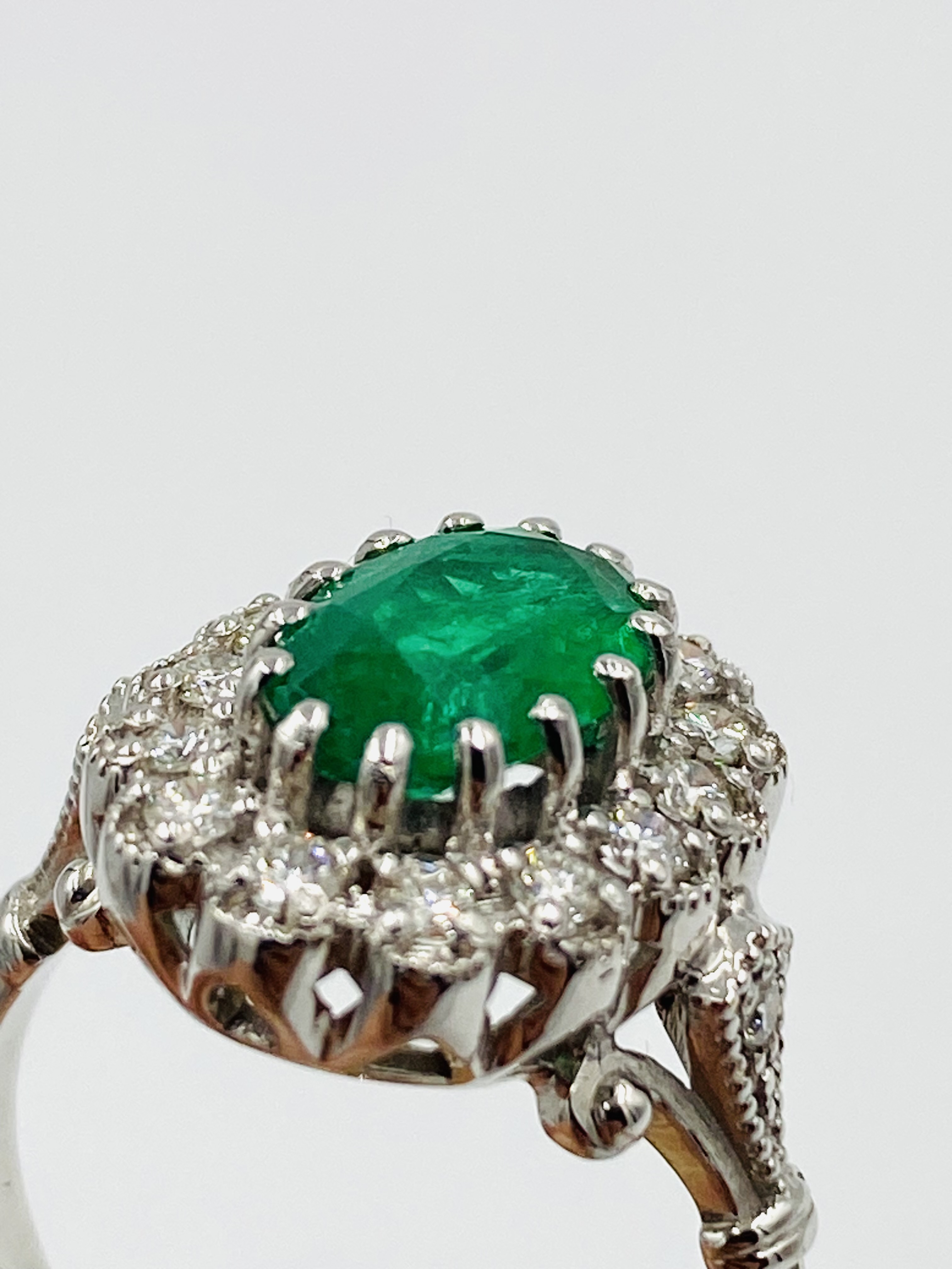 White gold, emerald and diamond ring - Image 4 of 5