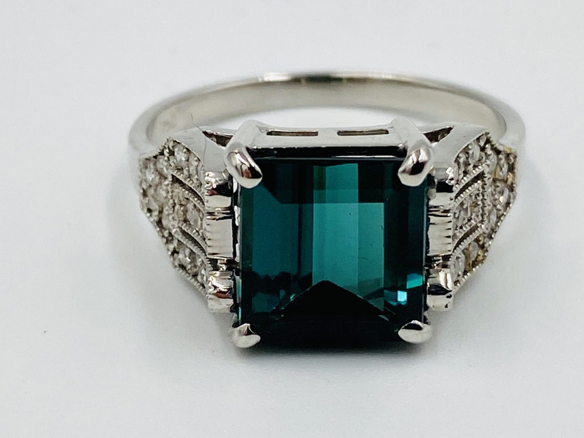 18ct white gold, tourmaline and diamond ring