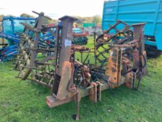 Mounted hydraulic folding harrow