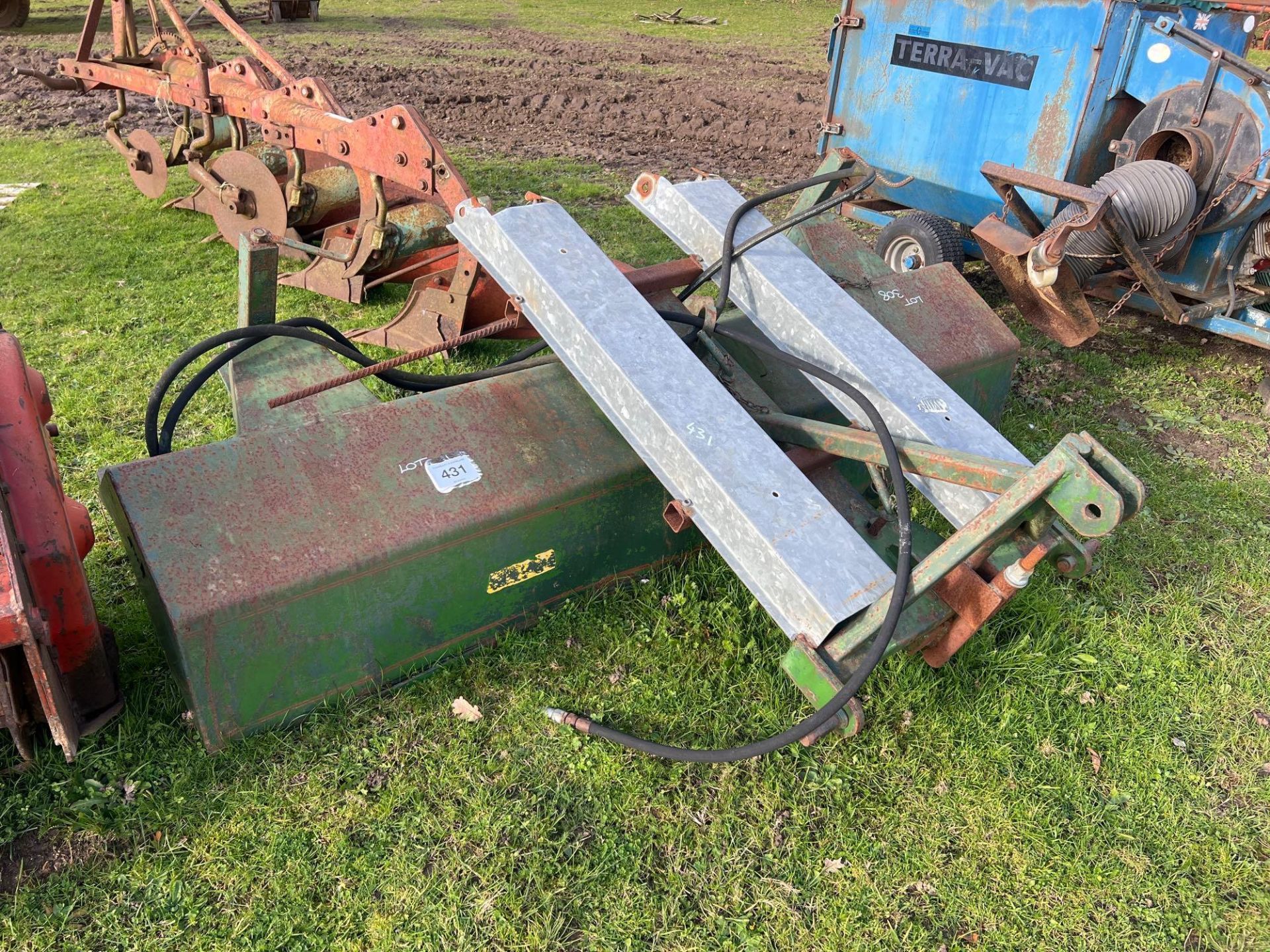 Mounted road sweeper