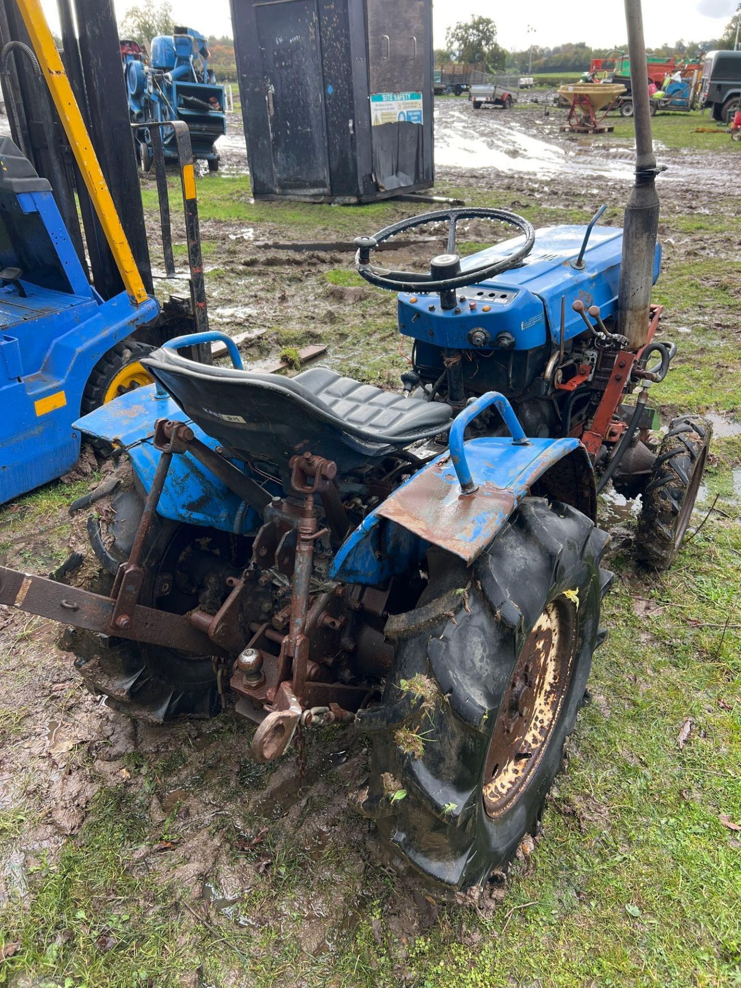 Iseki TX 1300F compact tractor - Bild 8 aus 8