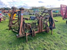 Mounted hydraulic folding pressure harrows