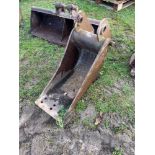 Excavator bucket 12in 45mm pins