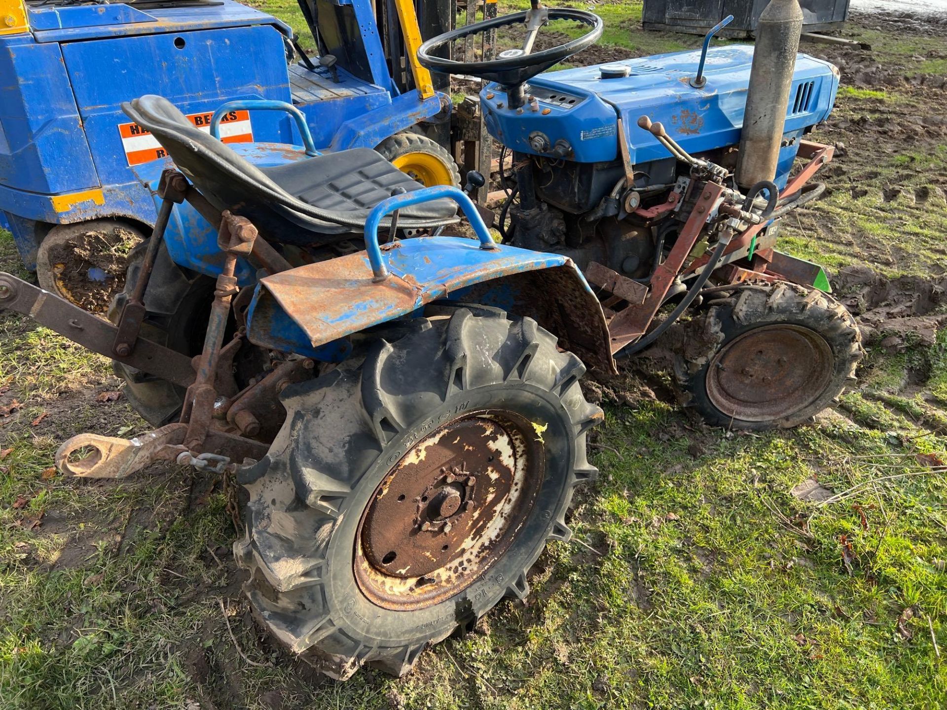 Iseki TX 1300F compact tractor - Bild 4 aus 8